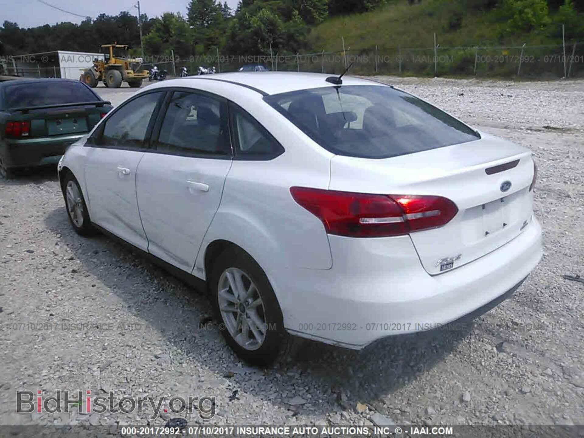 2016 Ford Focus - VIN: 1FADP3F25GL390633 - Photo 3