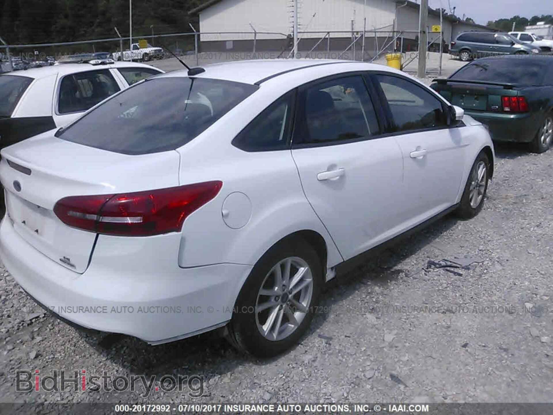 2016 Ford Focus - VIN: 1FADP3F25GL390633 - Photo 4