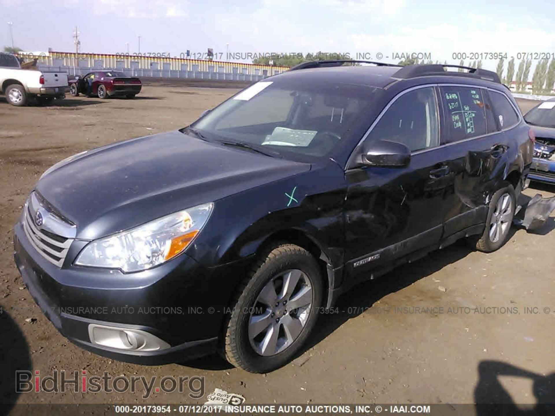 2011 Subaru Outback - VIN: 4S4BRBGC2B3422777 - Фото 2