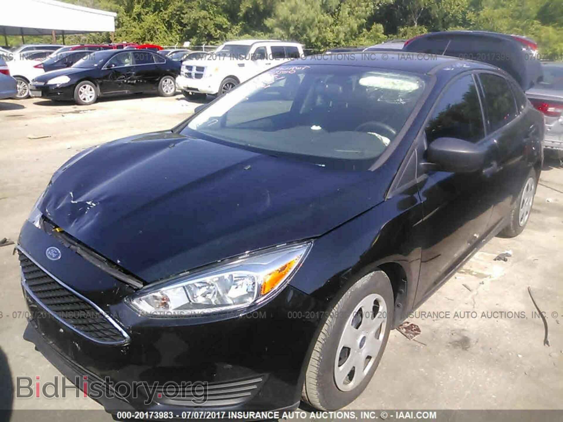 2016 Ford Focus - VIN: 1FADP3E26GL359778 - Photo 2