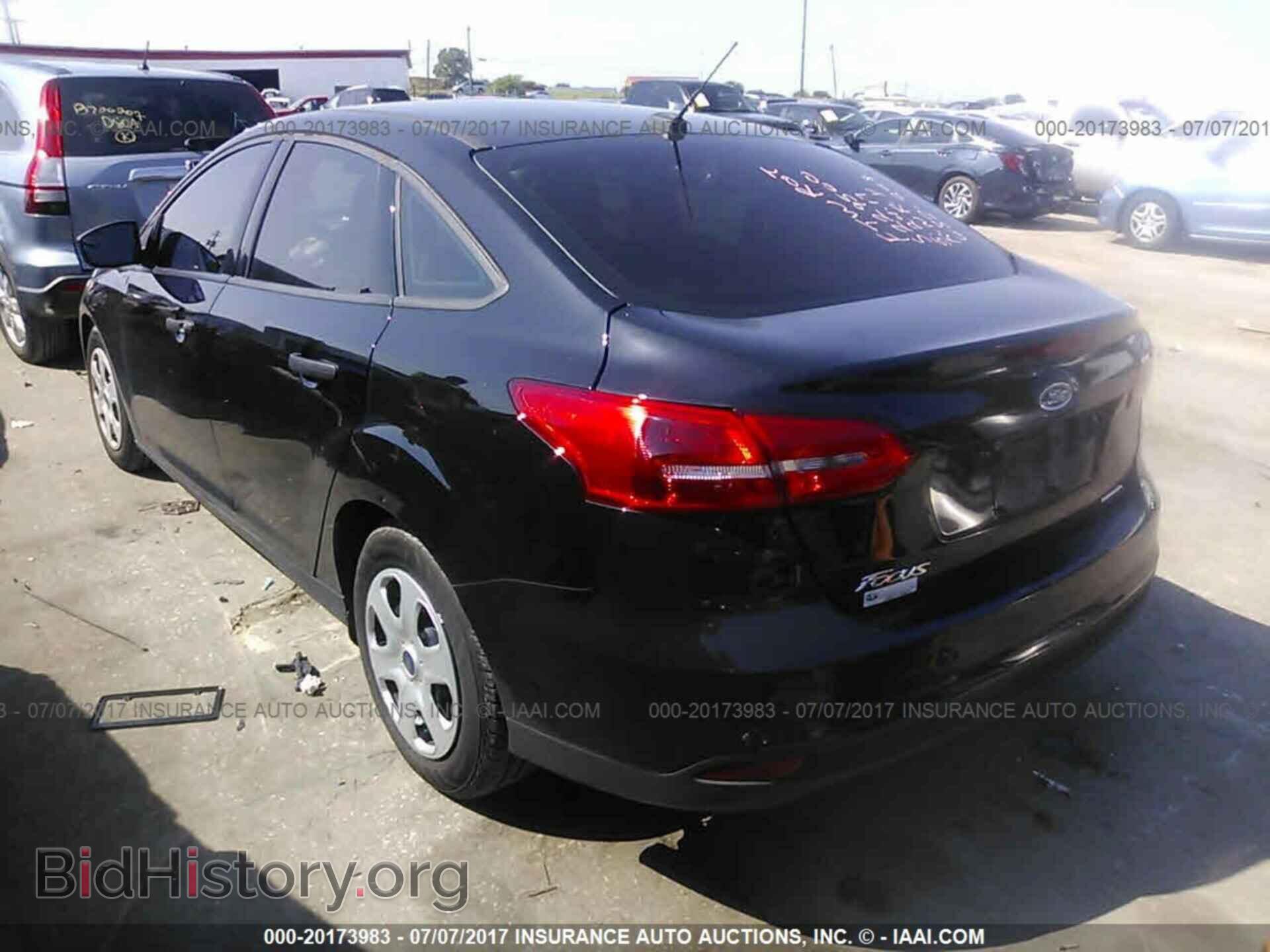 2016 Ford Focus - VIN: 1FADP3E26GL359778 - Photo 3