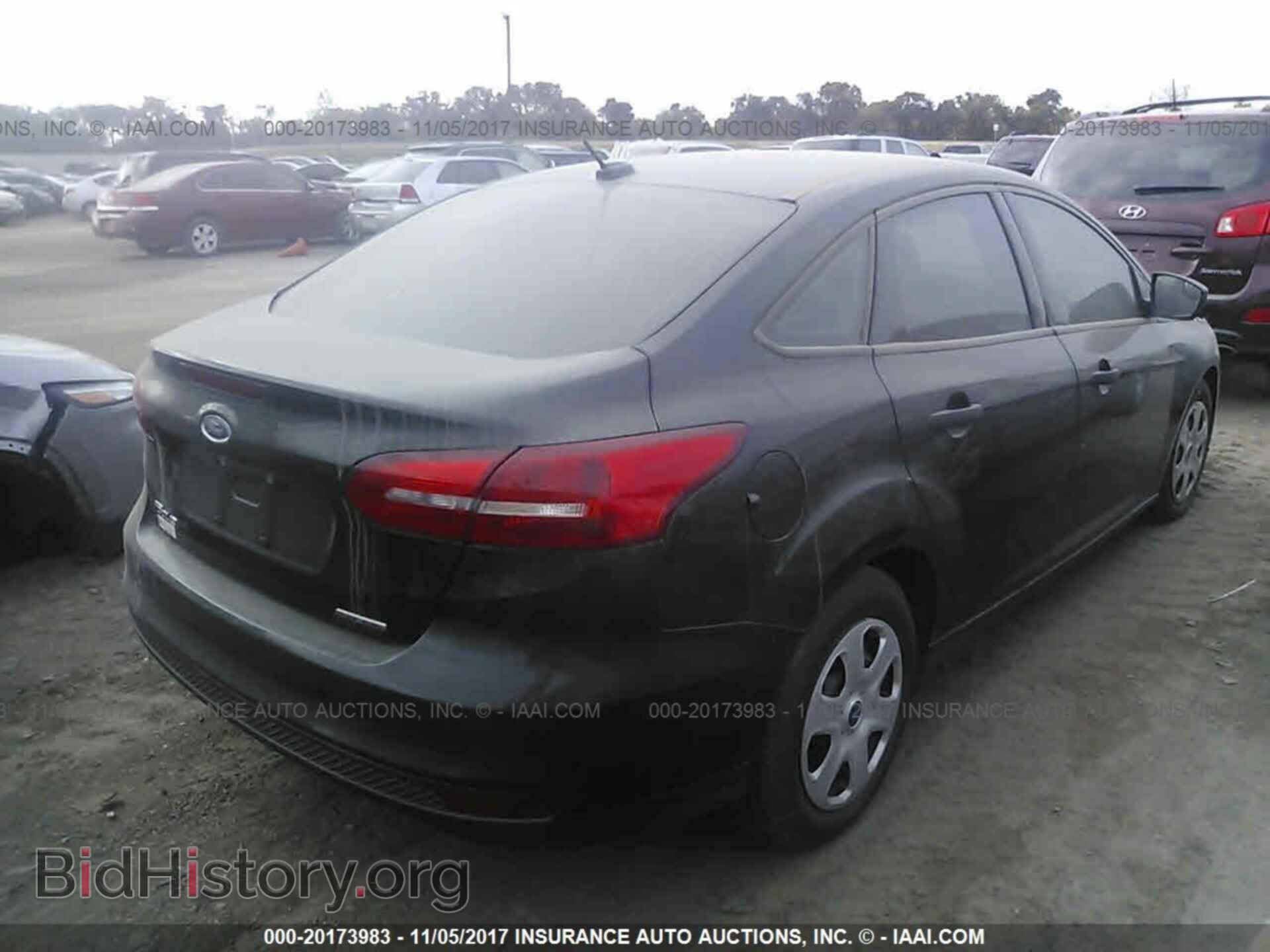 2016 Ford Focus - VIN: 1FADP3E26GL359778 - Photo 4
