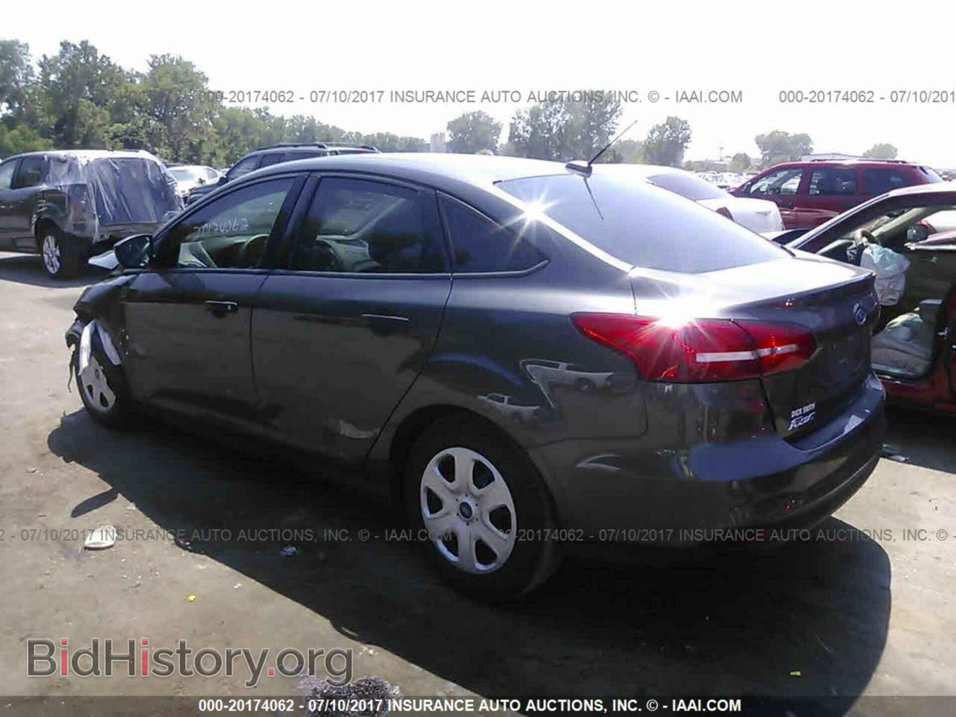 2015 Ford Focus - VIN: 1FADP3E25FL231045 - Photo 3