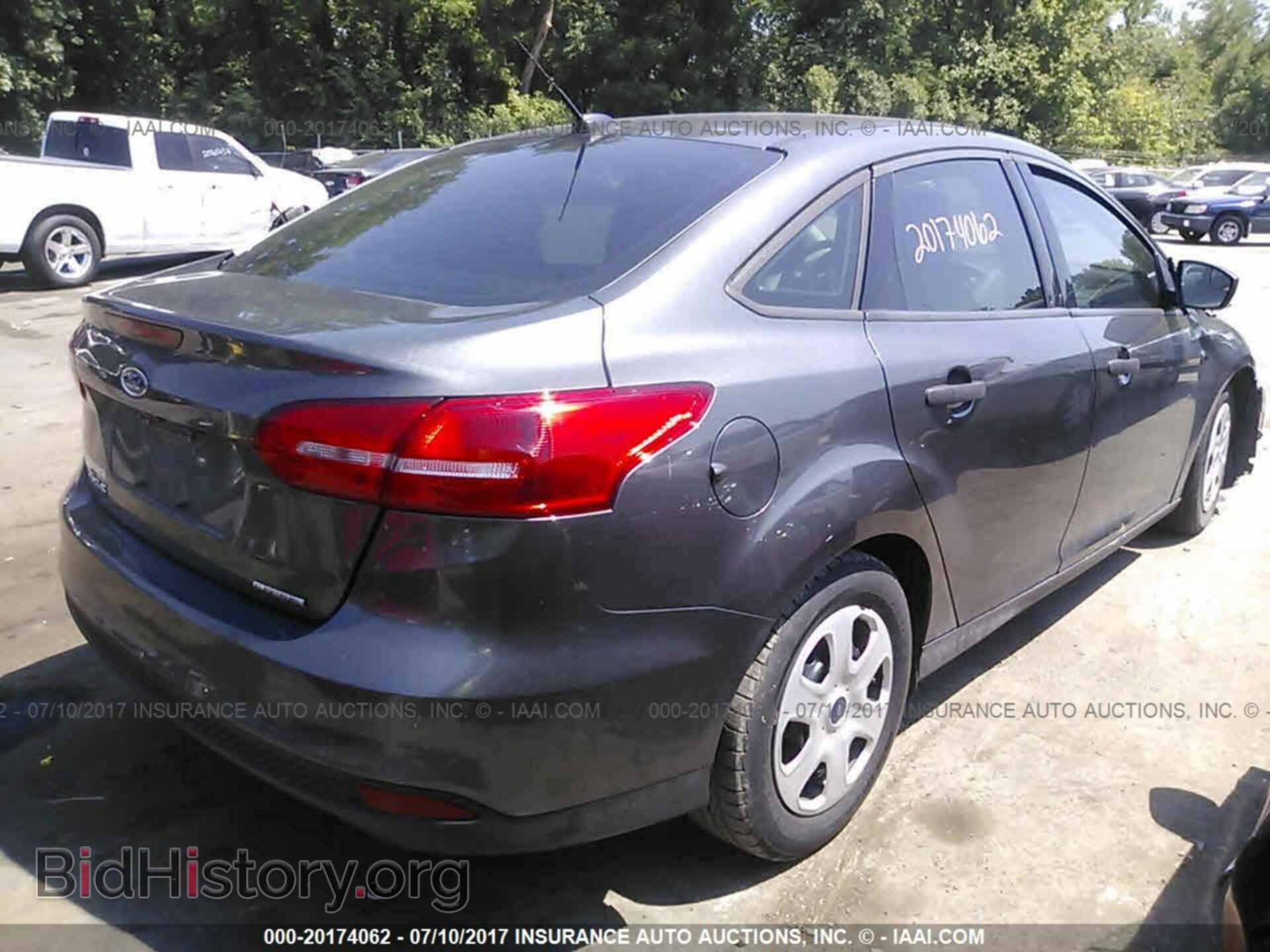 2015 Ford Focus - VIN: 1FADP3E25FL231045 - Photo 4