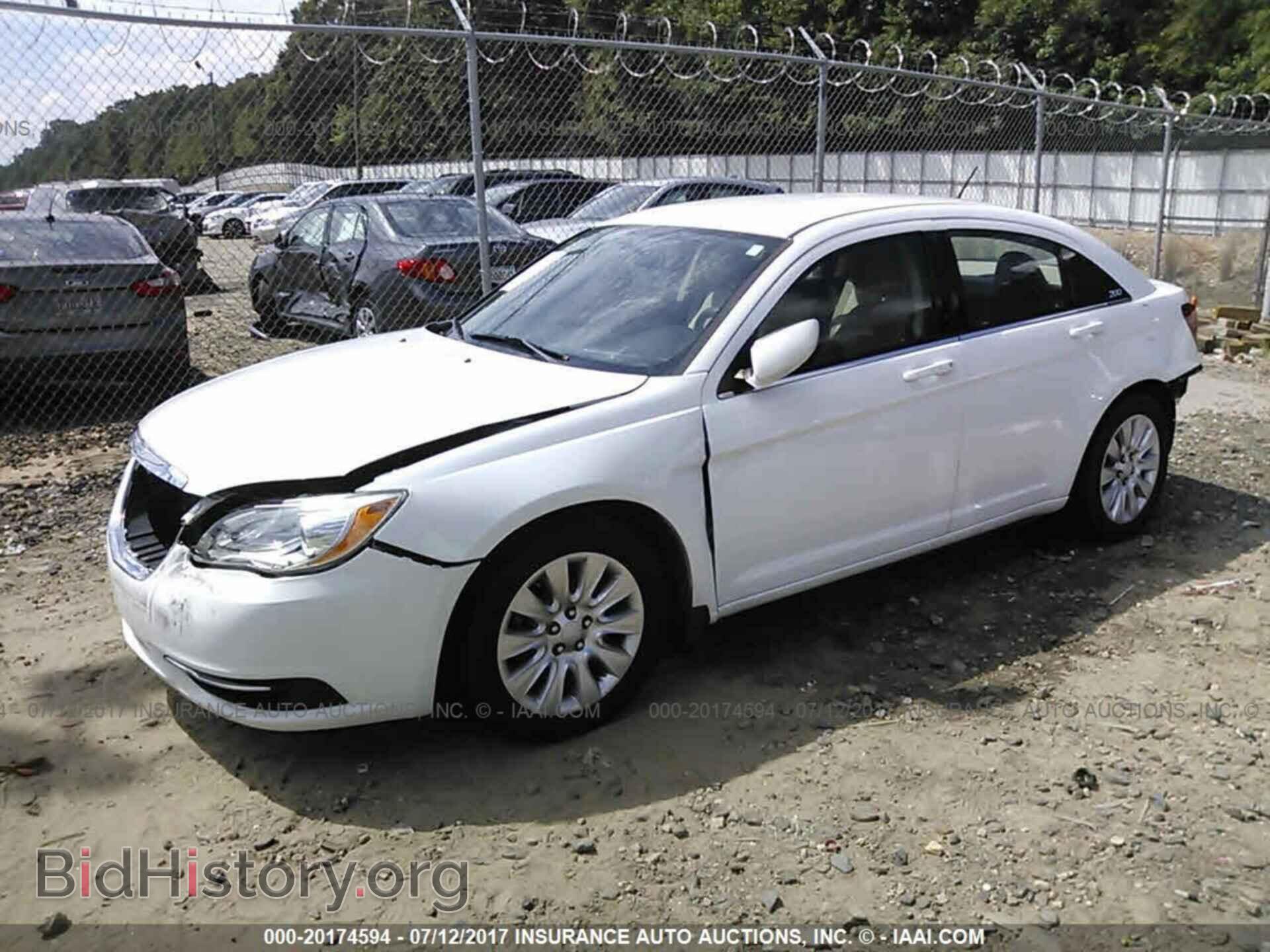 2013 Chrysler 200 - VIN: 1C3CCBAGXDN722374 - Фото 2