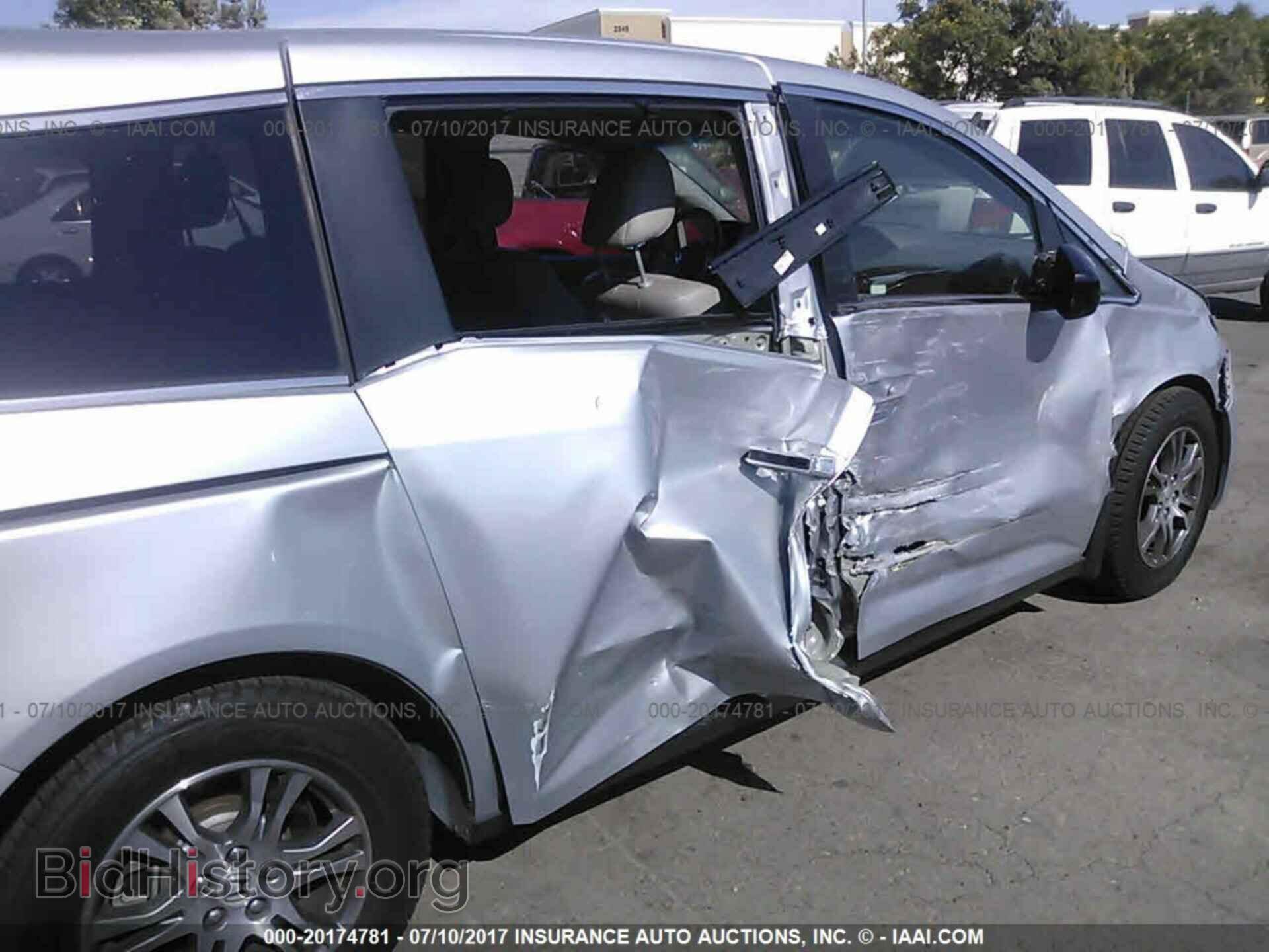 2011 Honda Odyssey - VIN: 5FNRL5H62BB002910 - Фото 6