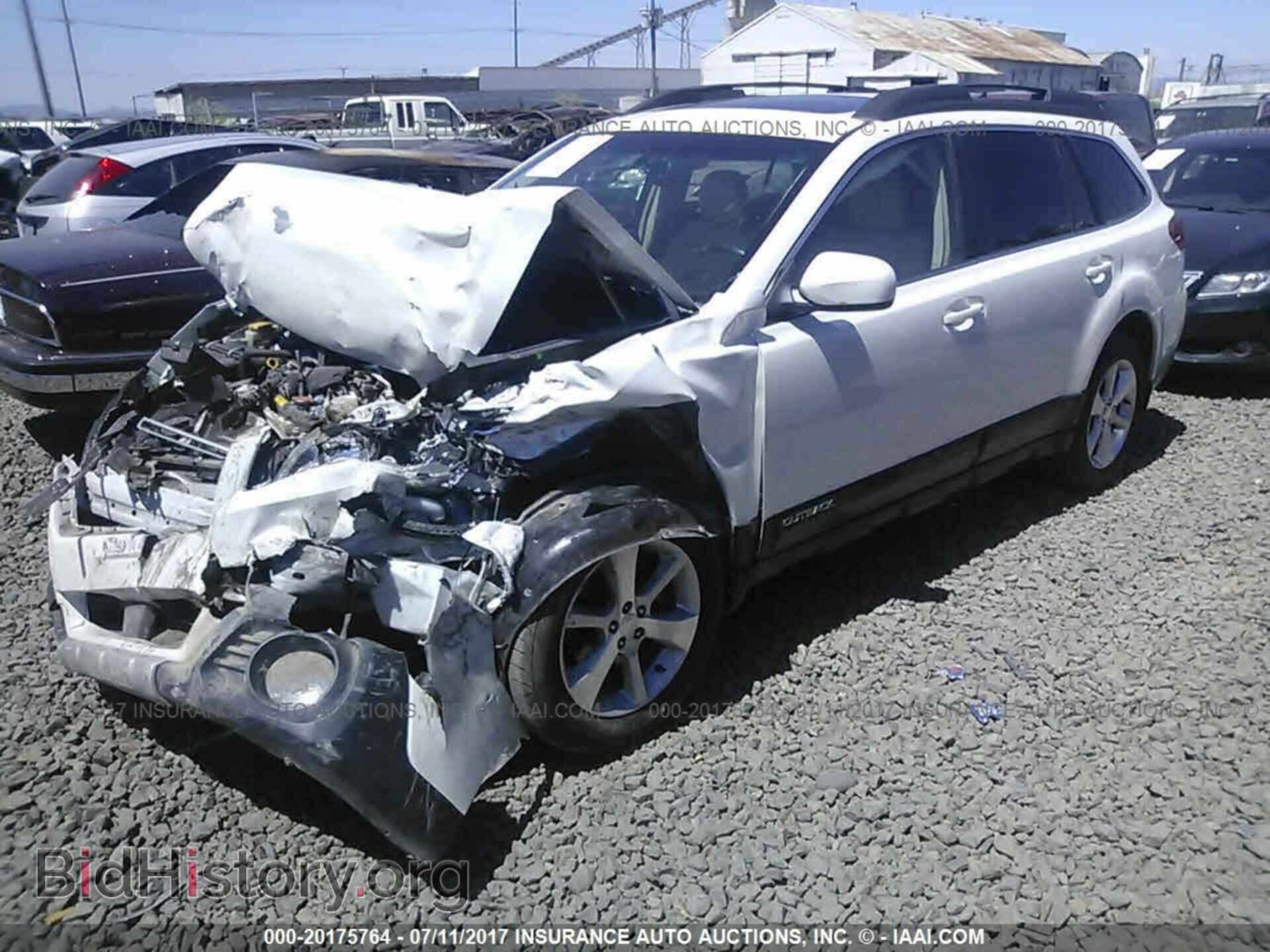 2014 Subaru Outback - VIN: 4S4BRBMC7E3246639 - Фото 2