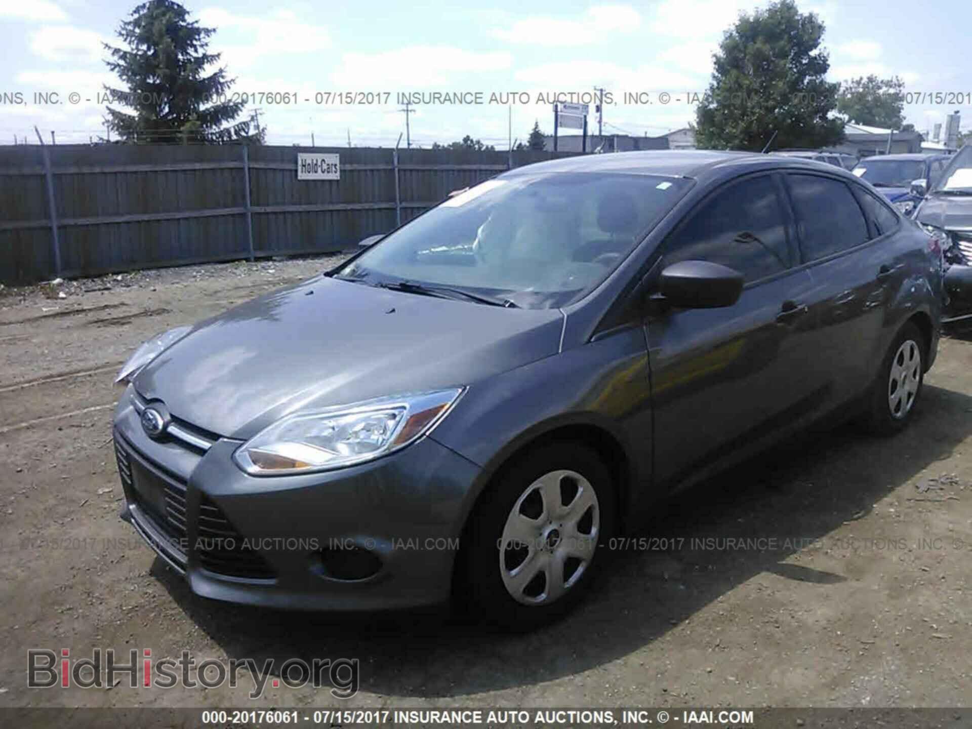 2013 Ford Focus - VIN: 1FADP3E26DL143070 - Photo 2