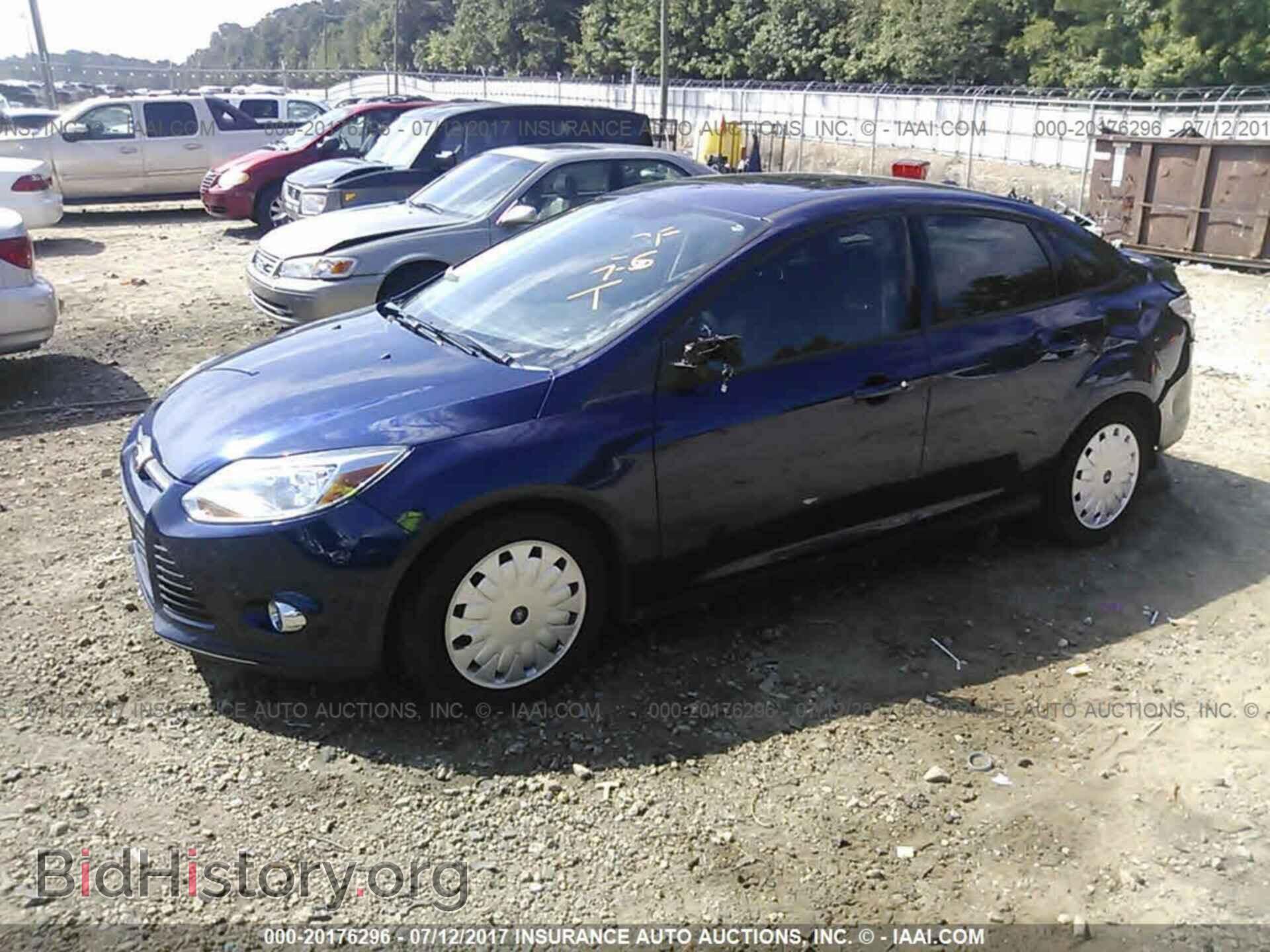2012 Ford Focus - VIN: 1FAHP3F25CL104064 - Фото 2