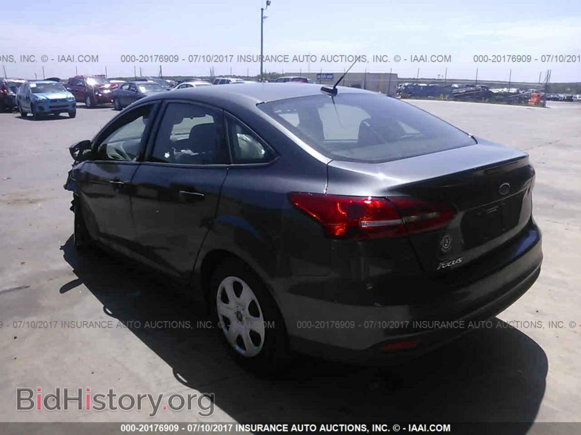2017 Ford Focus - VIN: 1FADP3E26HL222583 - Photo 3