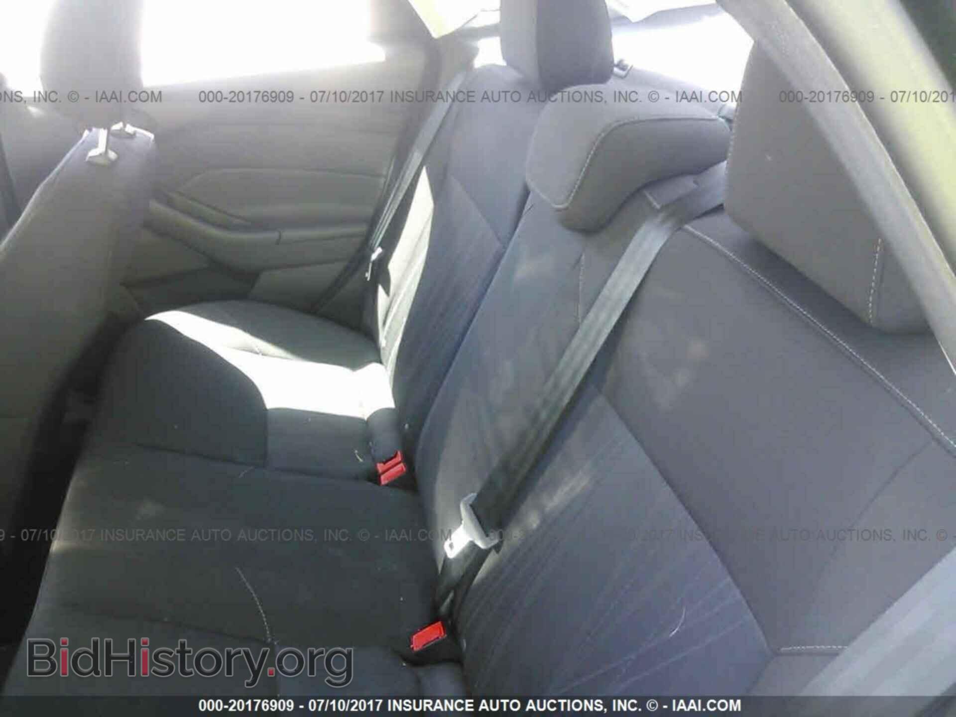 2017 Ford Focus - VIN: 1FADP3E26HL222583 - Photo 8
