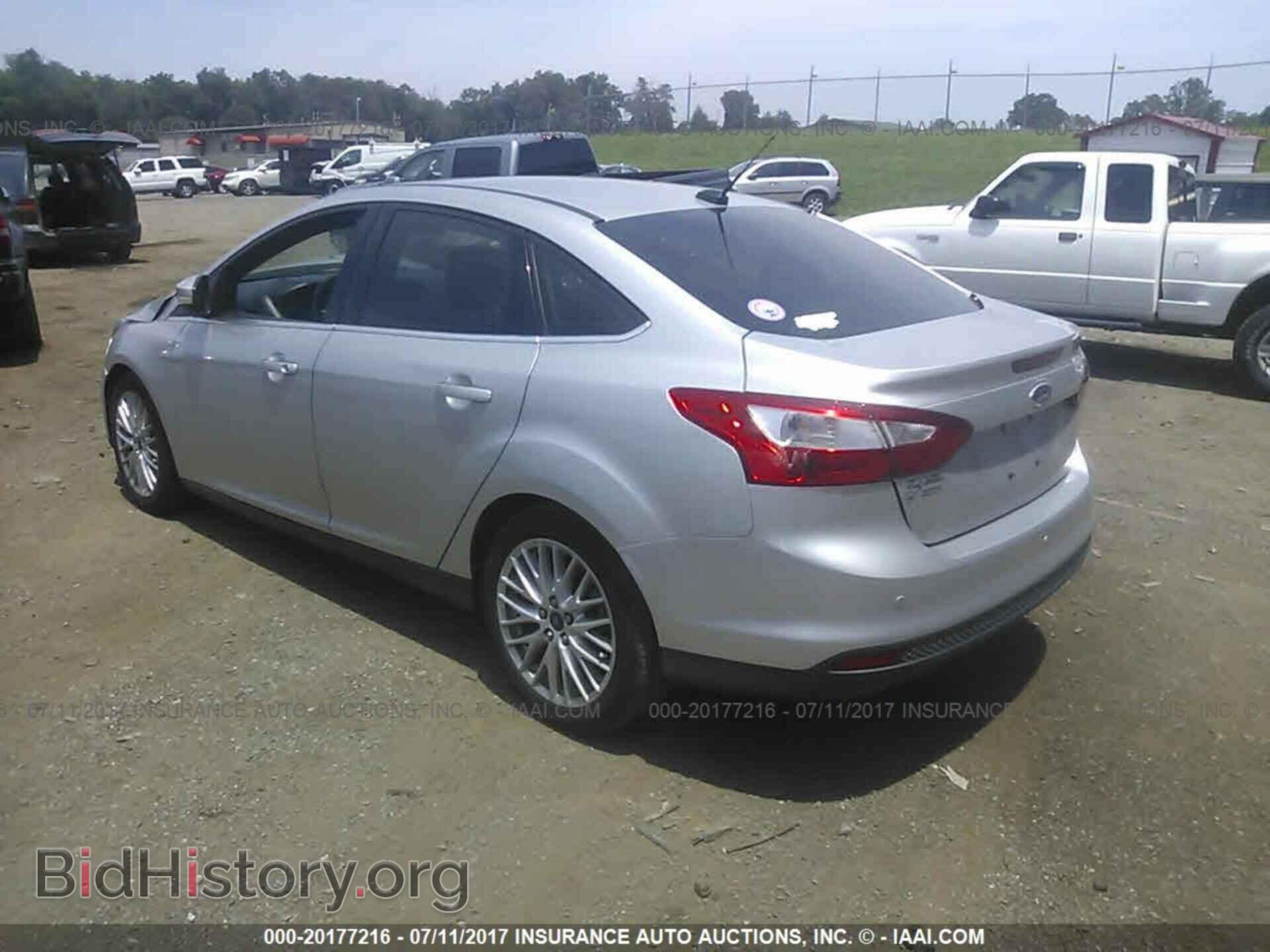 2012 Ford Focus - VIN: 1FAHP3H28CL204902 - Photo 3