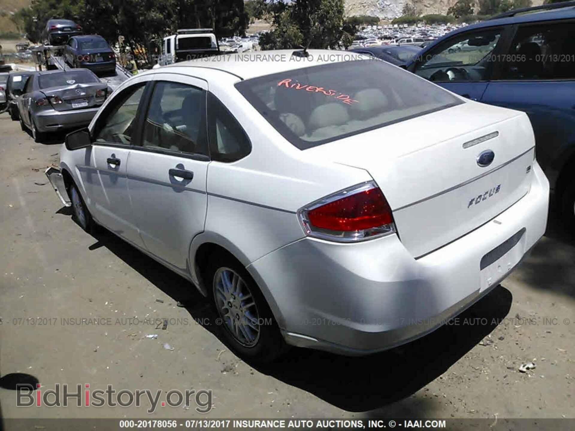 2011 Ford Focus - VIN: 1FAHP3FN8BW197864 - Фото 3