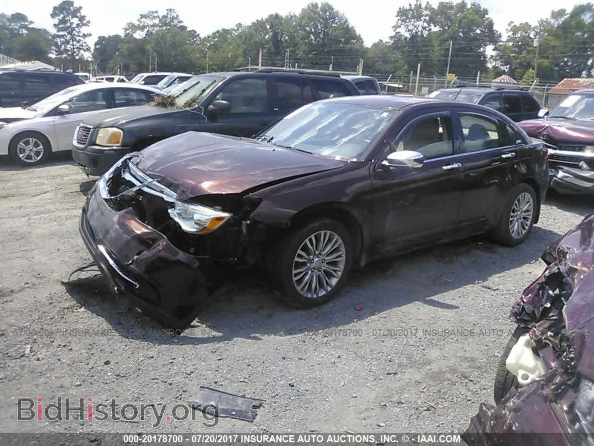 2013 Chrysler 200 - VIN: 1C3CCBCG9DN522552 - Photo 2