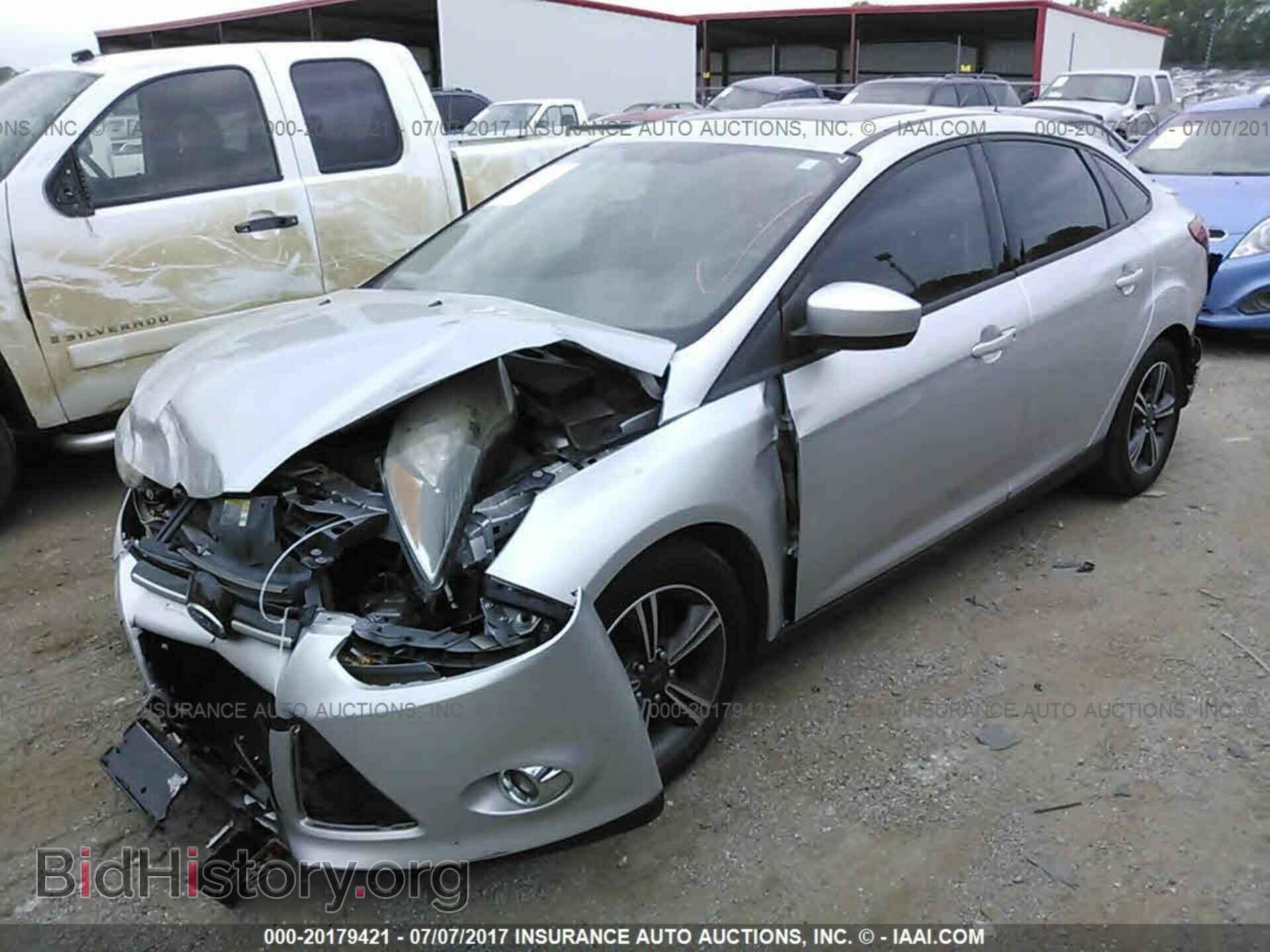 2012 Ford Focus - VIN: 1FAHP3F28CL256131 - Photo 2