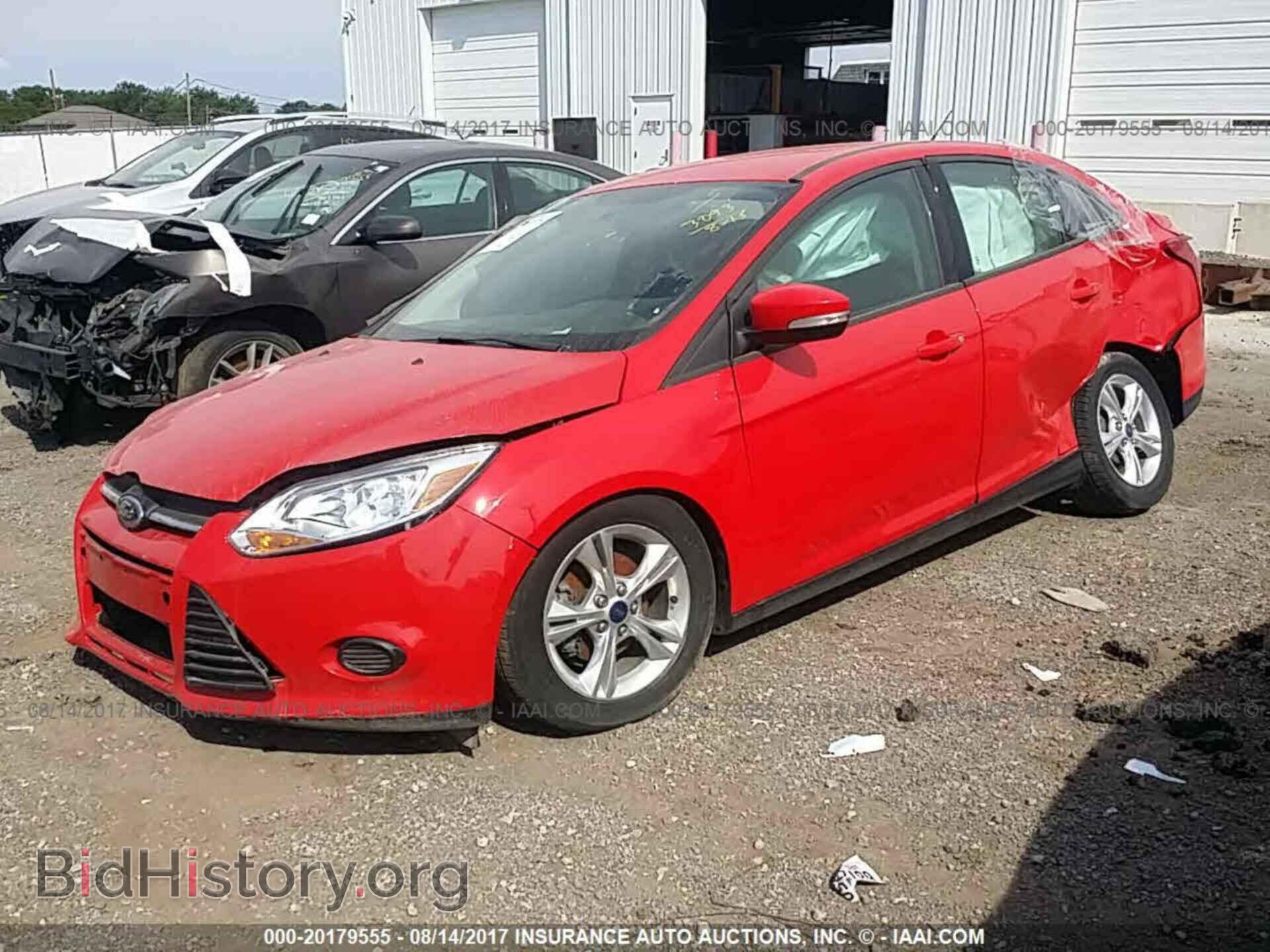2014 Ford Focus - VIN: 1FADP3F28EL228122 - Photo 2