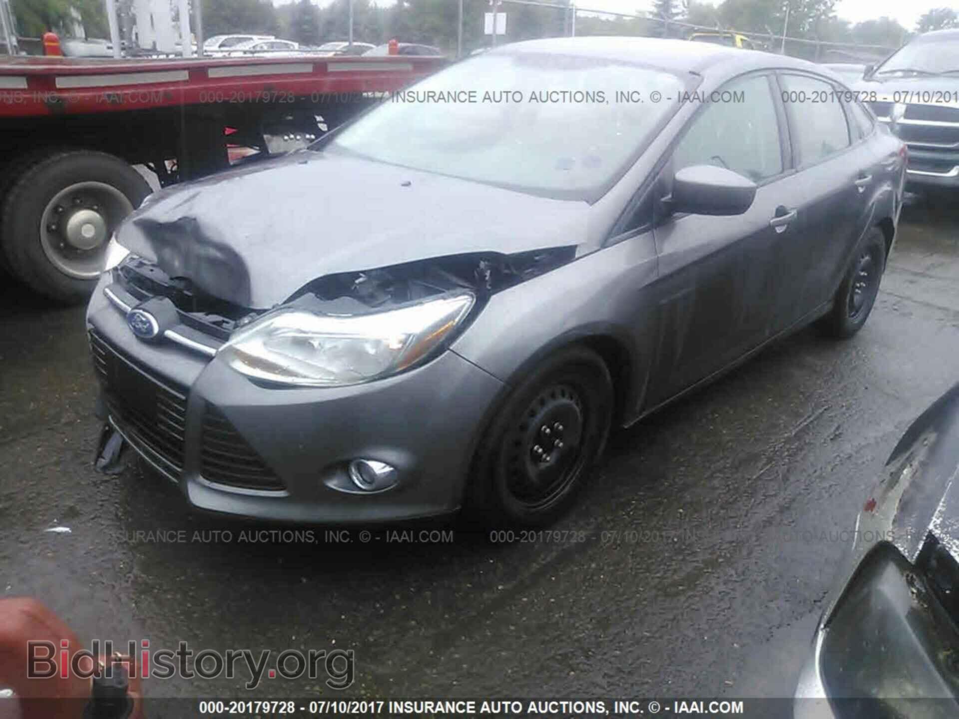 2012 Ford Focus - VIN: 1FAHP3F21CL207496 - Photo 2