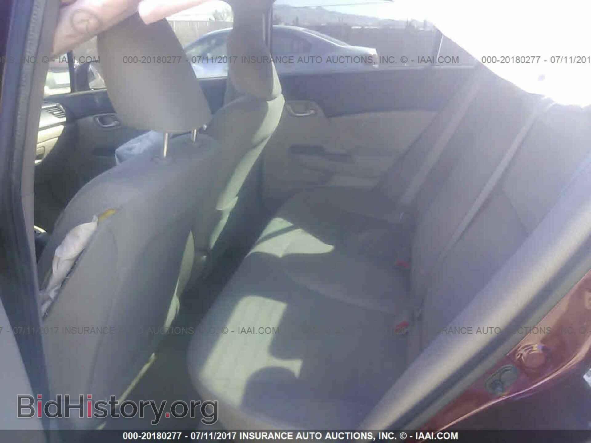 2012 Honda Civic - VIN: 2HGFB2F59CH596391 - Photo 8