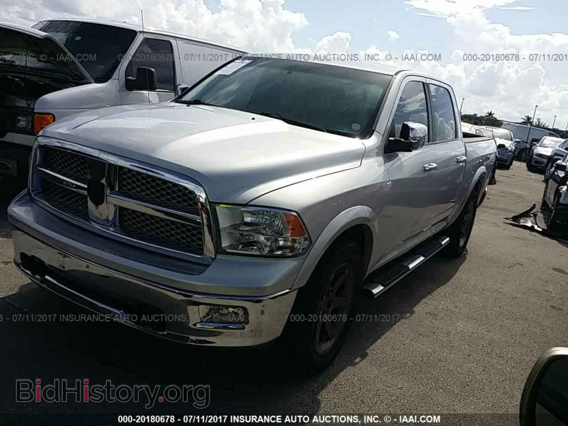 2011 Dodge Ram 1500 - VIN: 1D7RV1CT9BS658594 - Фото 2