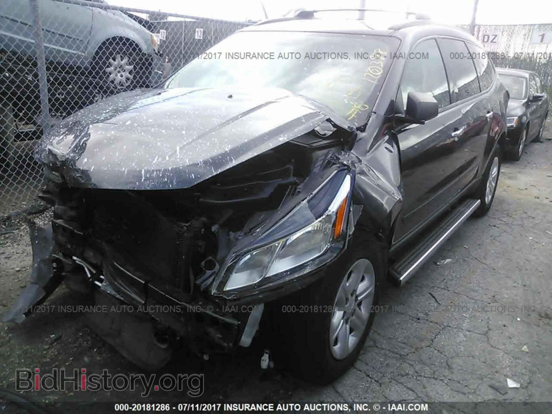 2013 Chevrolet Traverse - VIN: 1GNKRFKD5DJ120398 - Фото 2