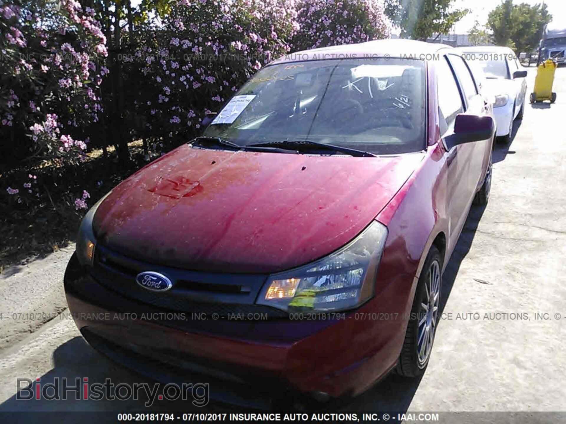 2011 Ford Focus - VIN: 1FAHP3GN1BW153929 - Фото 2