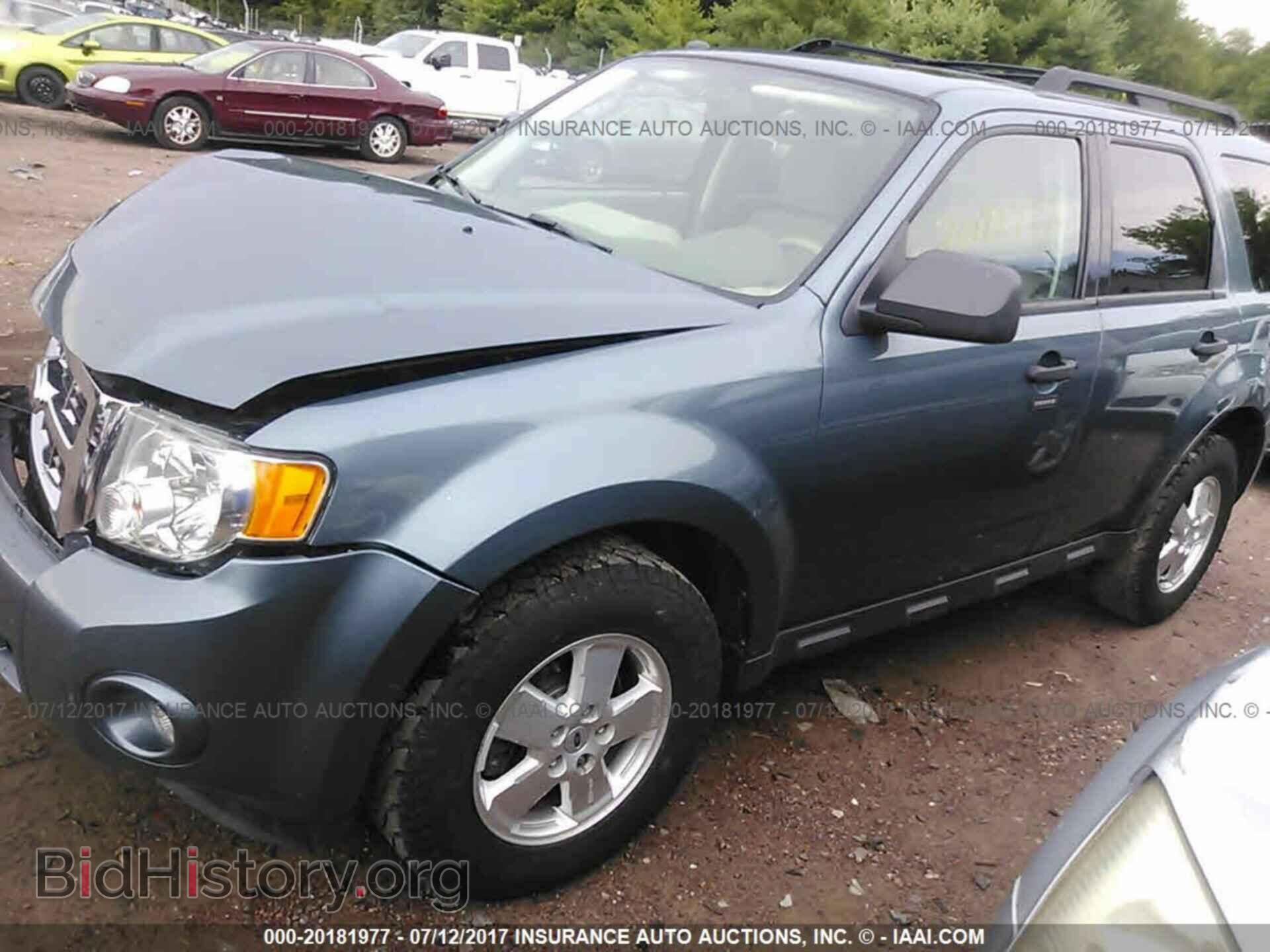 2011 Ford Escape - VIN: 1FMCU9D70BKB72965 - Photo 2