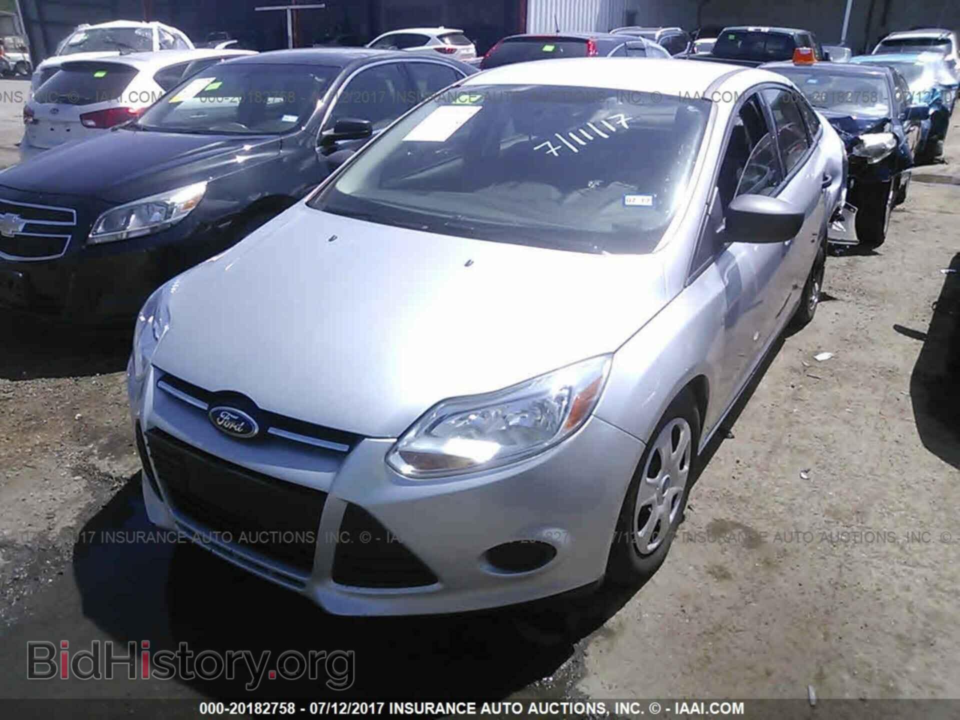 2014 Ford Focus - VIN: 1FADP3E20EL362642 - Фото 2