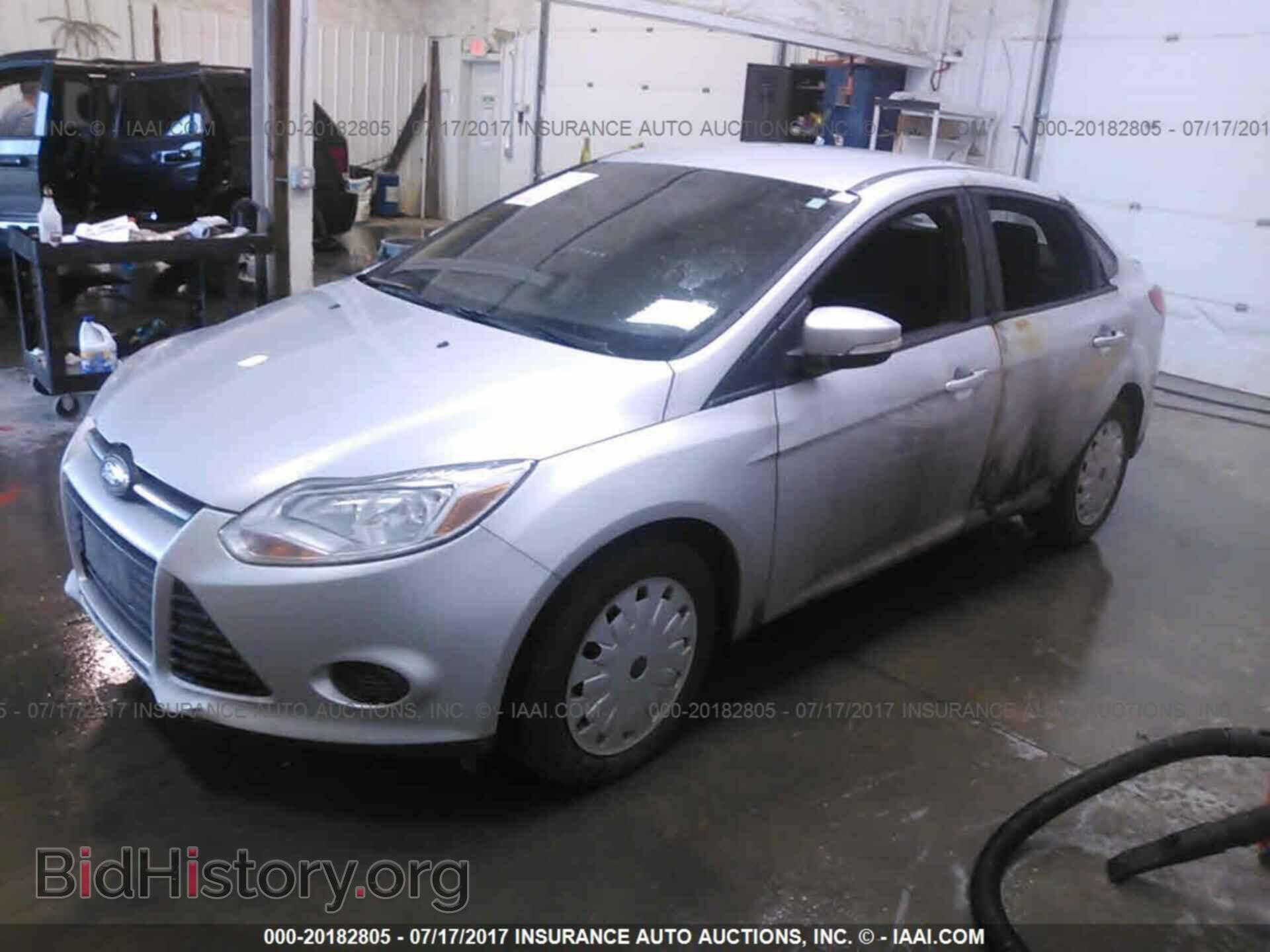 2013 Ford Focus - VIN: 1FADP3F23DL117377 - Фото 2