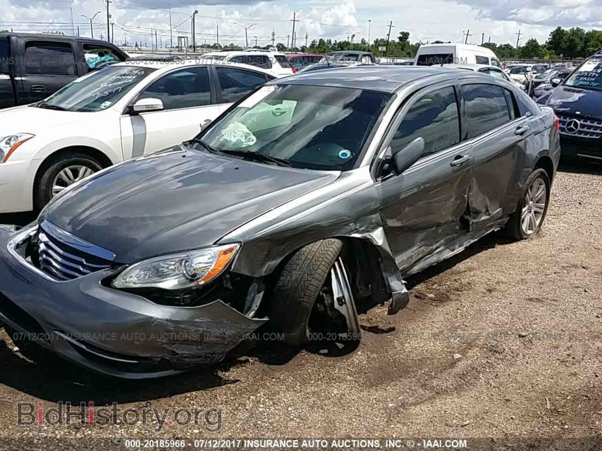 2012 Chrysler 200 - VIN: 1C3CCBBB2CN235073 - Фото 2