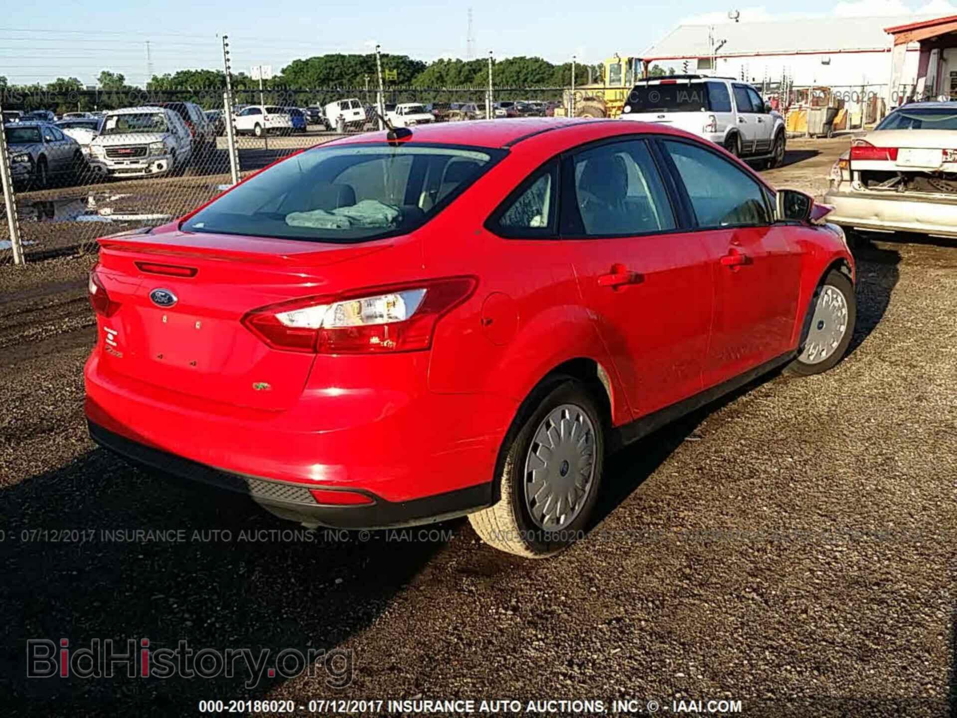 2012 Ford Focus - VIN: 1FAHP3F22CL241365 - Photo 4