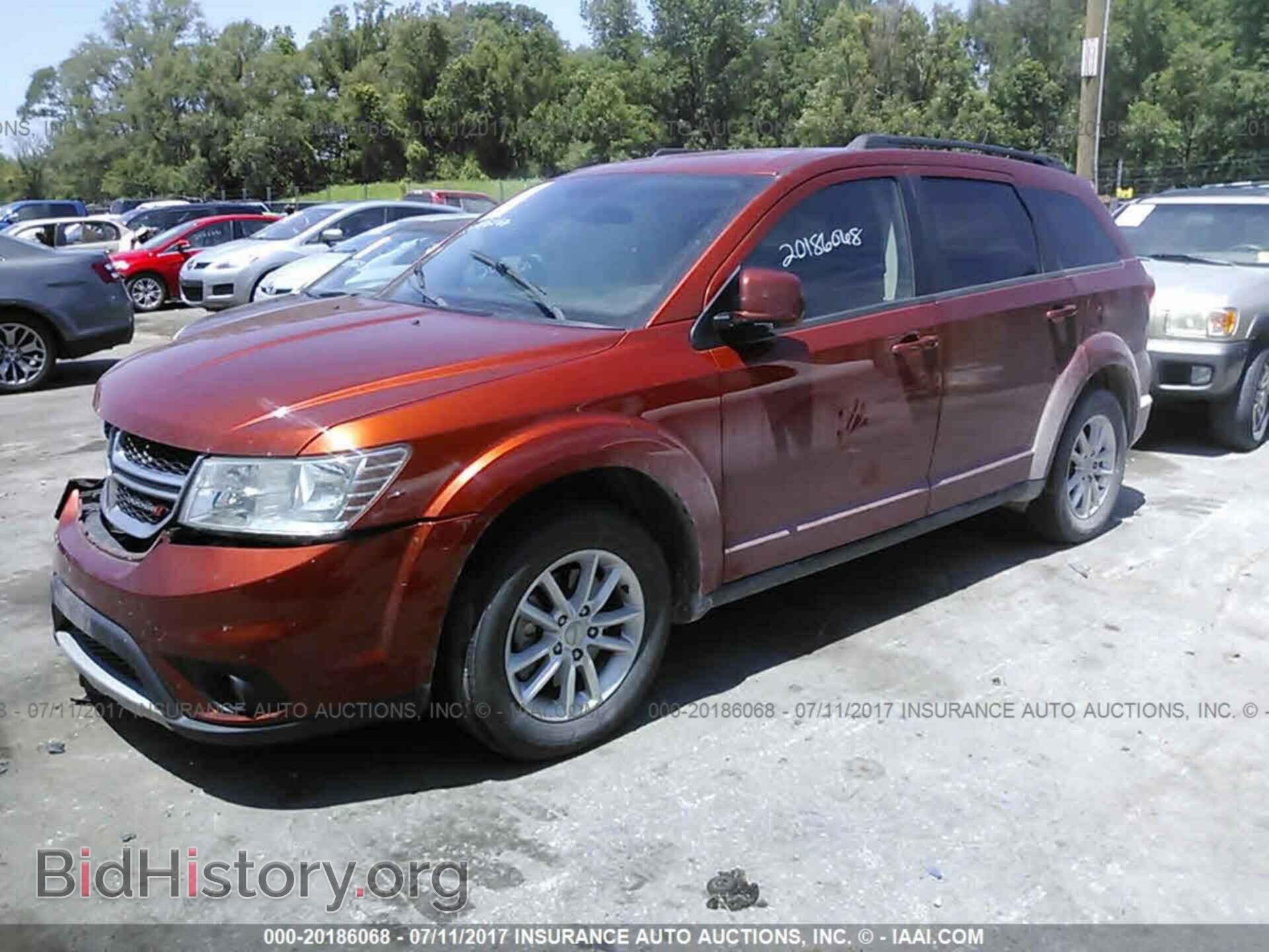 2014 Dodge Journey - VIN: 3C4PDDBG1ET143117 - Фото 2