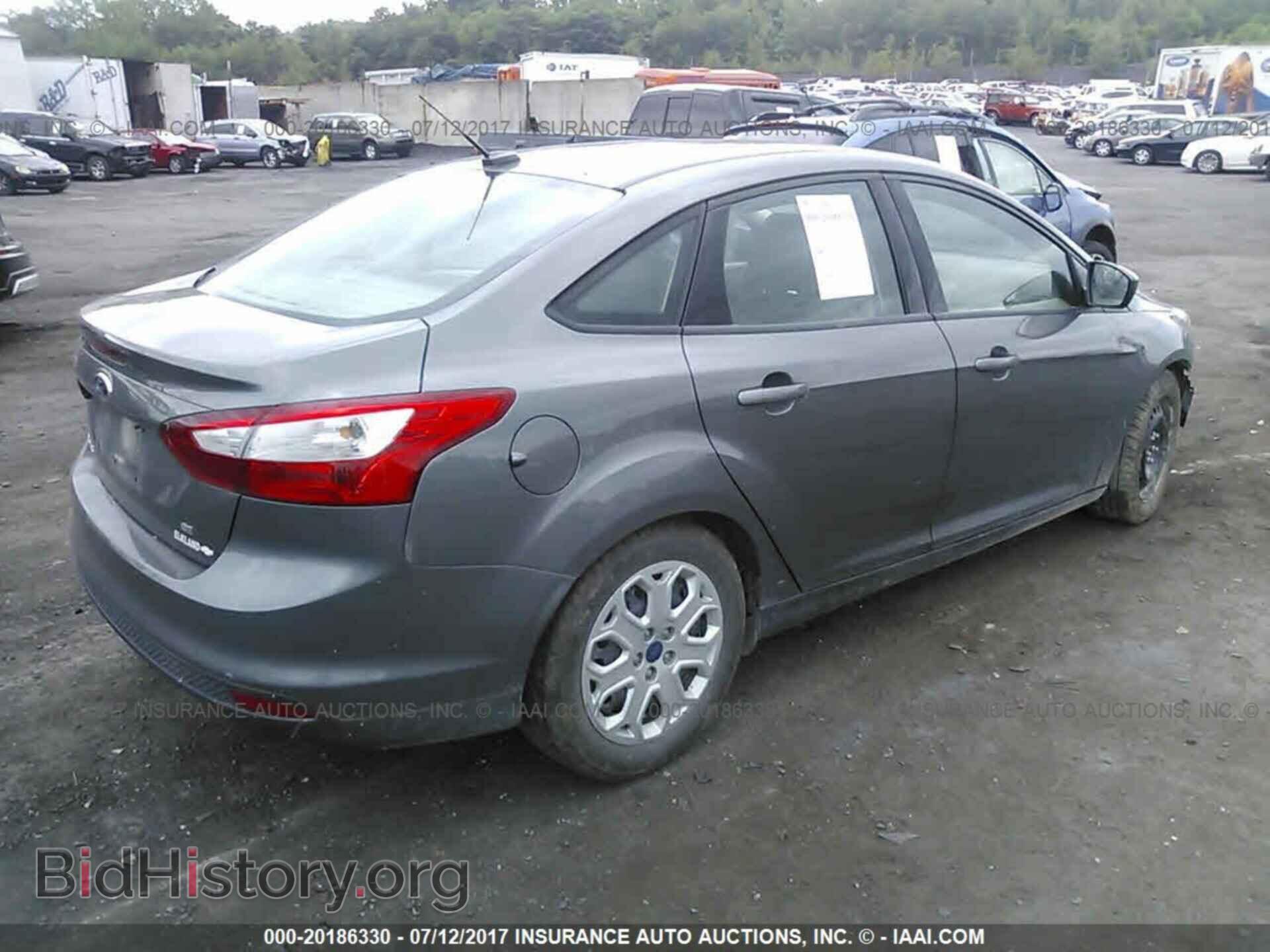 2012 Ford Focus - VIN: 1FAHP3F2XCL456993 - Photo 4