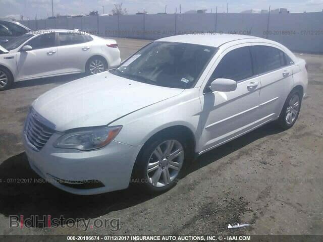 2013 Chrysler 200 - VIN: 1C3CCBBB6DN773034 - Фото 2