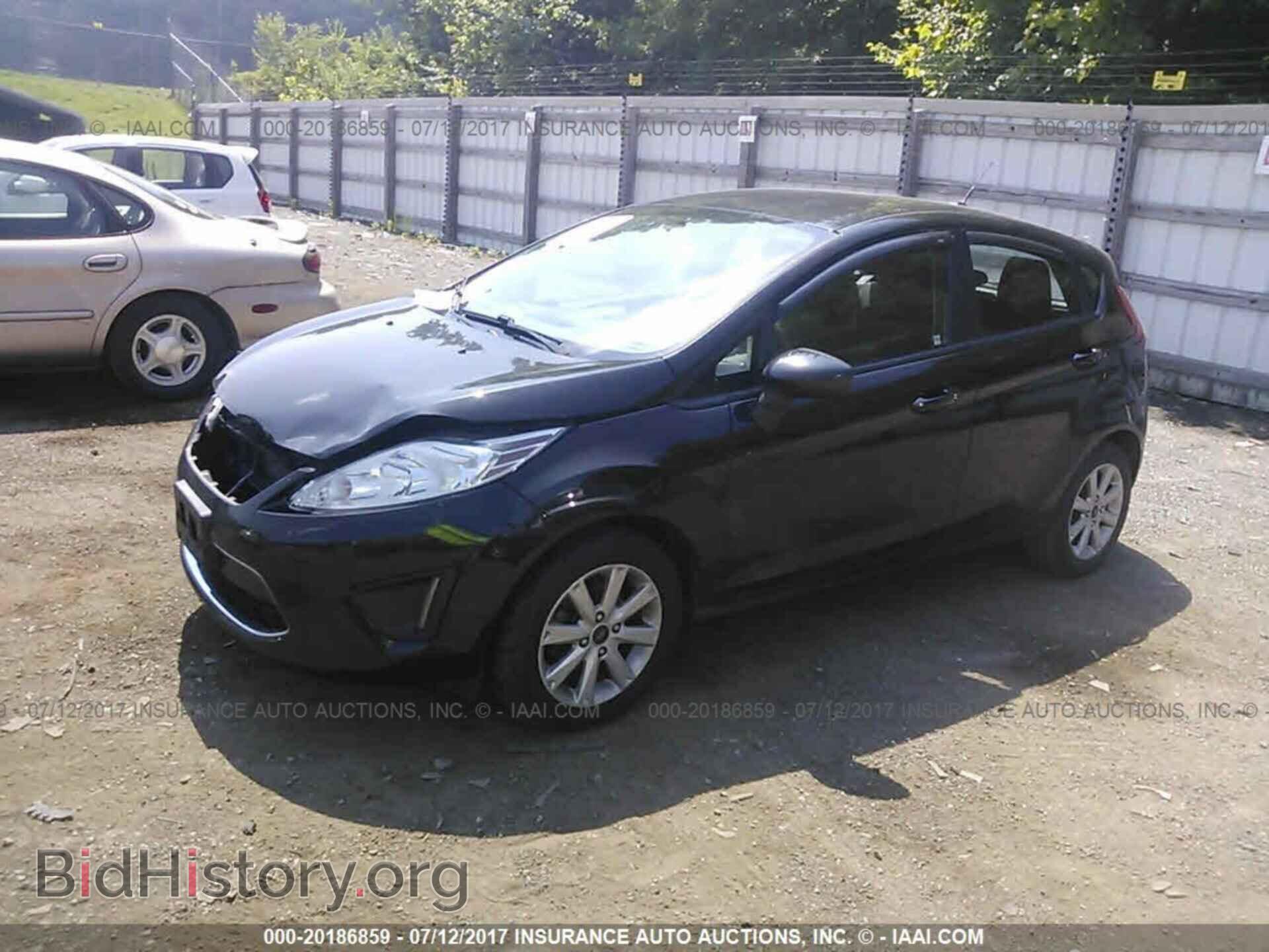 2011 Ford Fiesta - VIN: 3FADP4EJXBM150743 - Фото 2