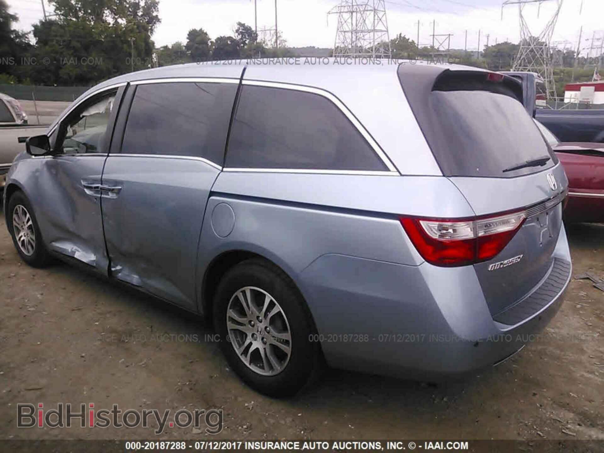 2011 Honda Odyssey - VIN: 5FNRL5H42BB007717 - Фото 3
