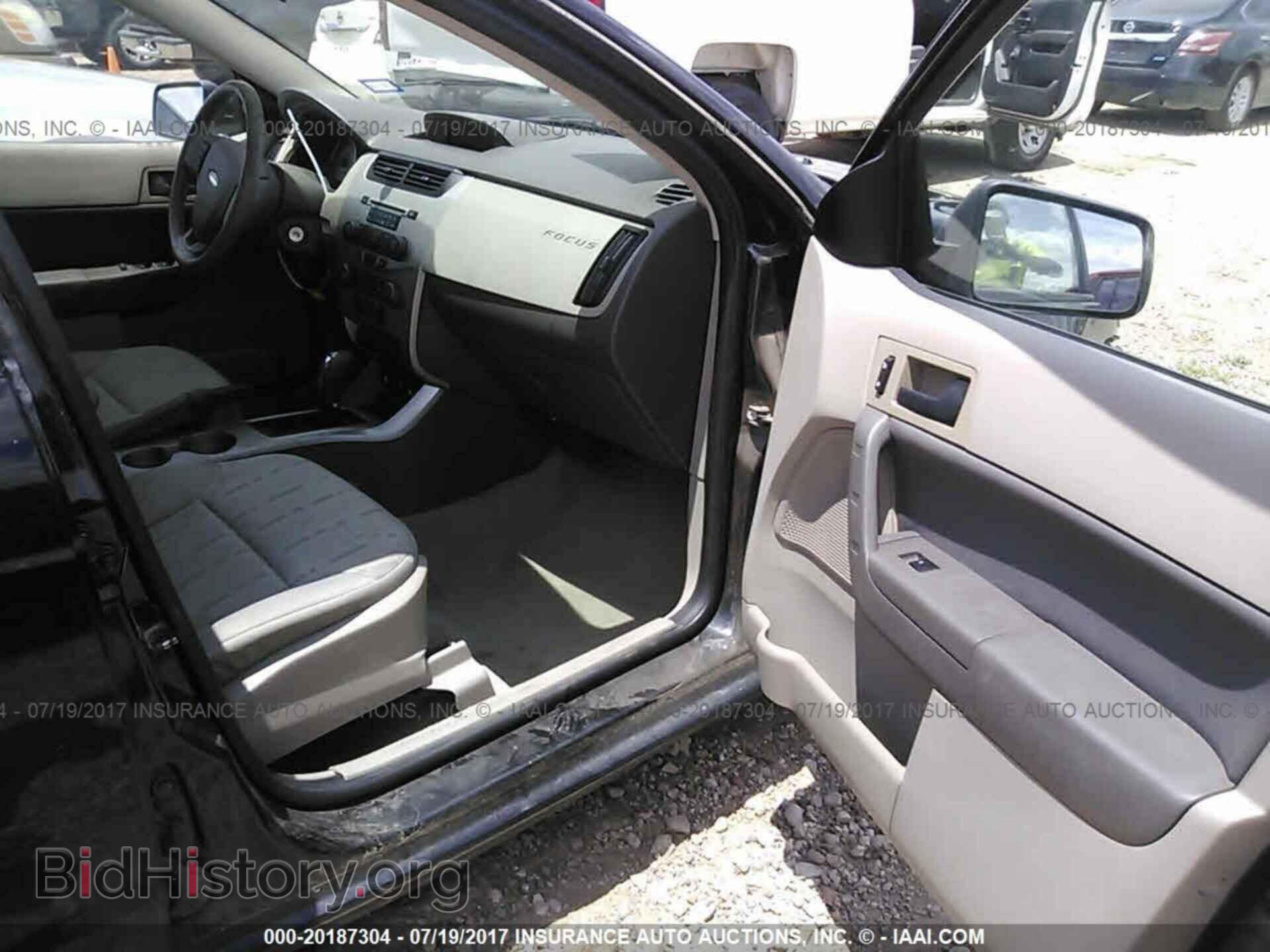 2011 Ford Focus - VIN: 1FAHP3FN0BW168875 - Фото 5