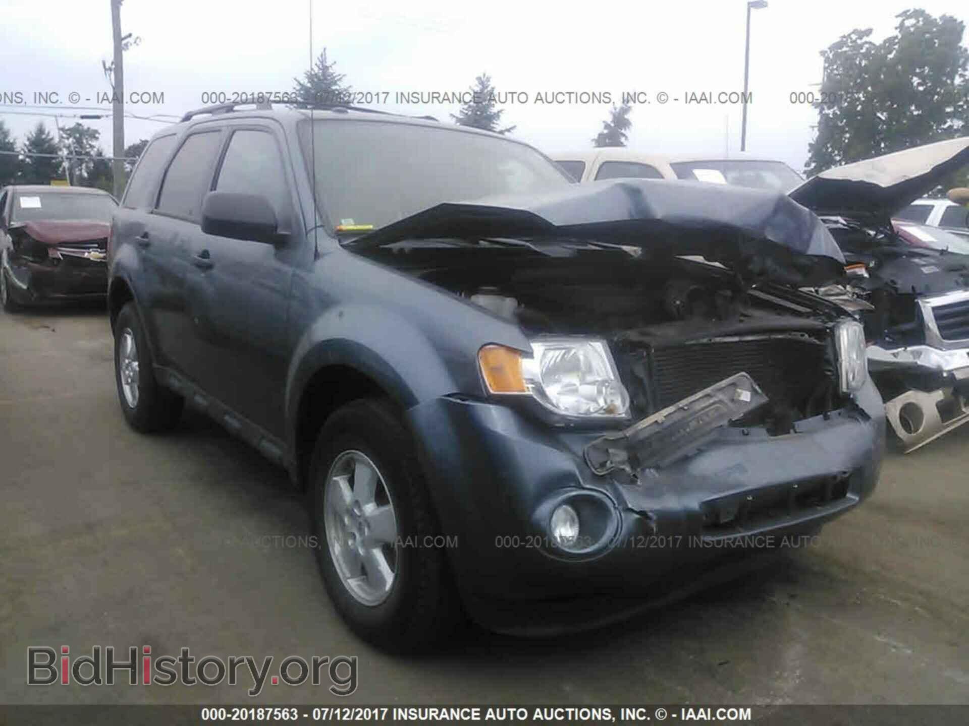 Photo 1FMCU0DG6BKA97801 - Ford Escape 2011