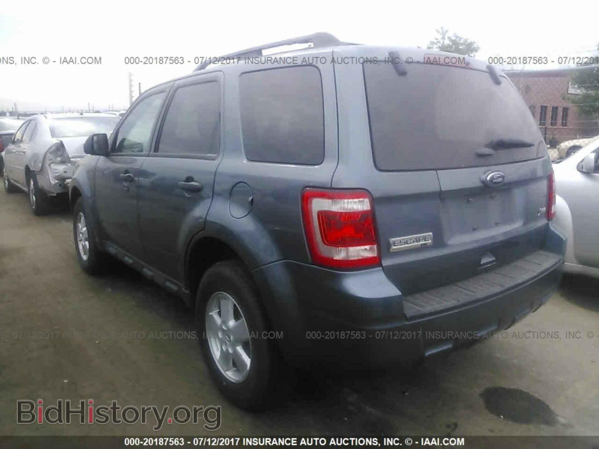 2011 Ford Escape - VIN: 1FMCU0DG6BKA97801 - Фото 3