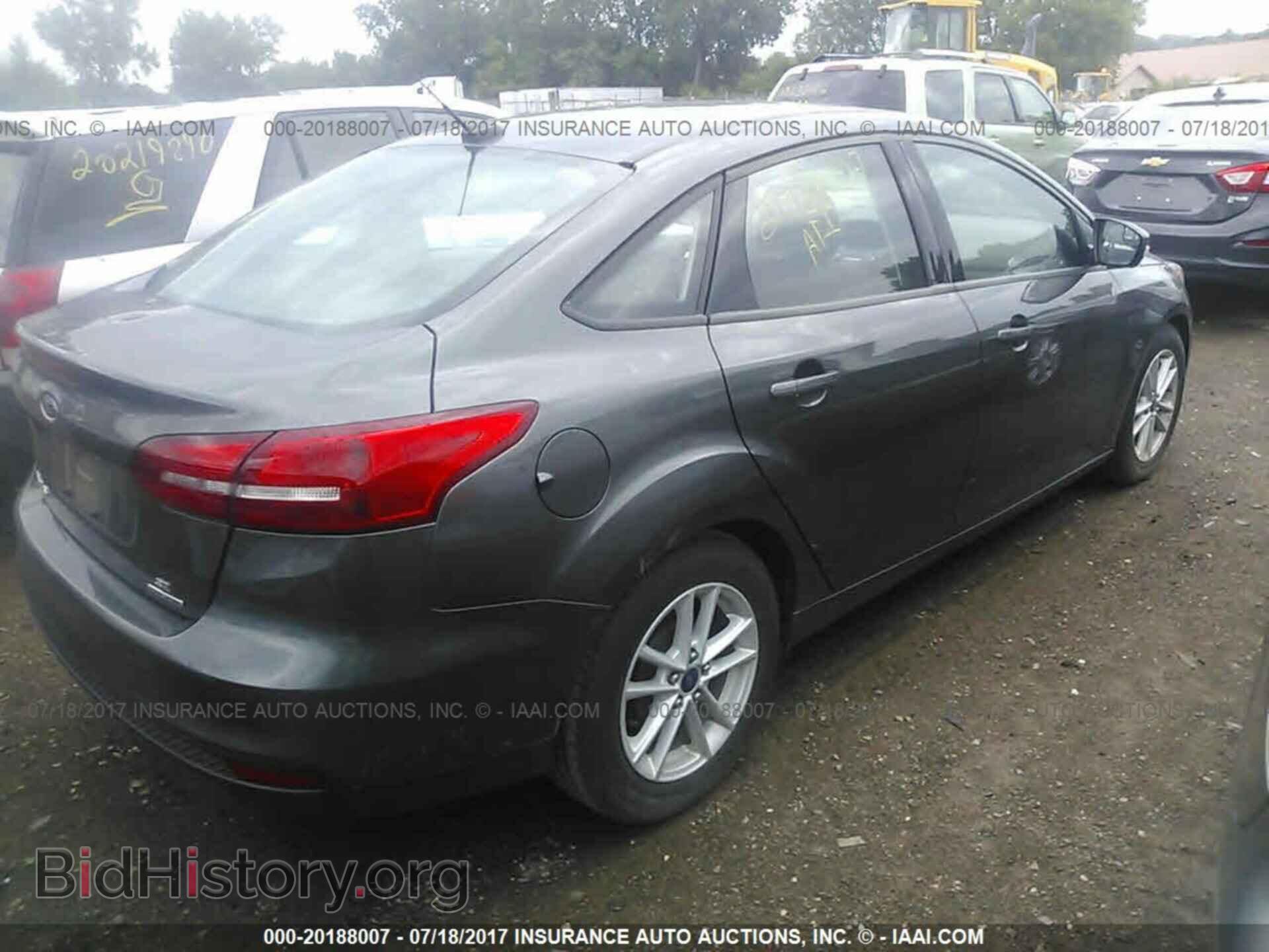 2016 Ford Focus - VIN: 1FADP3F28GL216040 - Photo 4