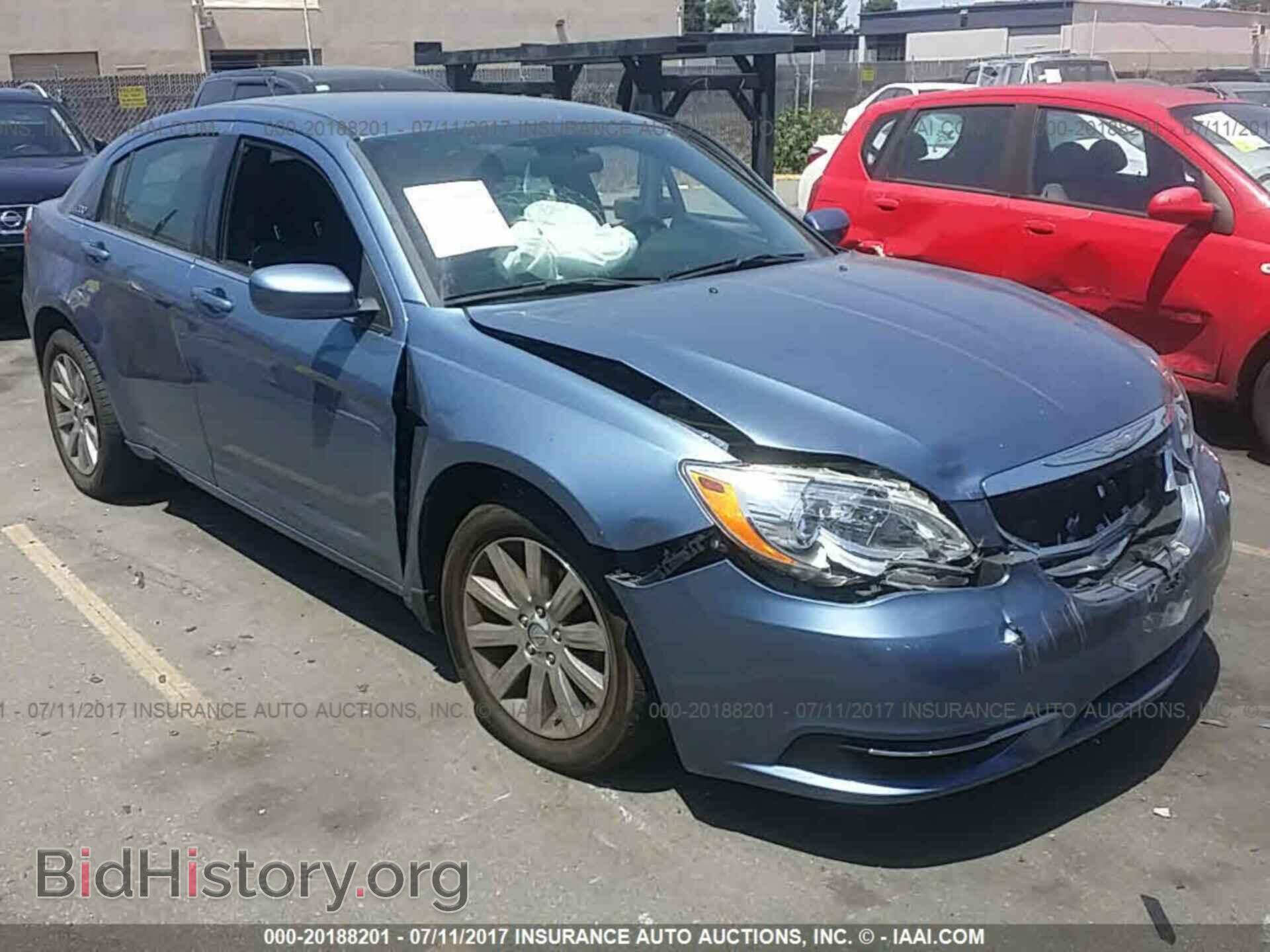 Photo 1C3BC1FB2BN592963 - Chrysler 200 2011