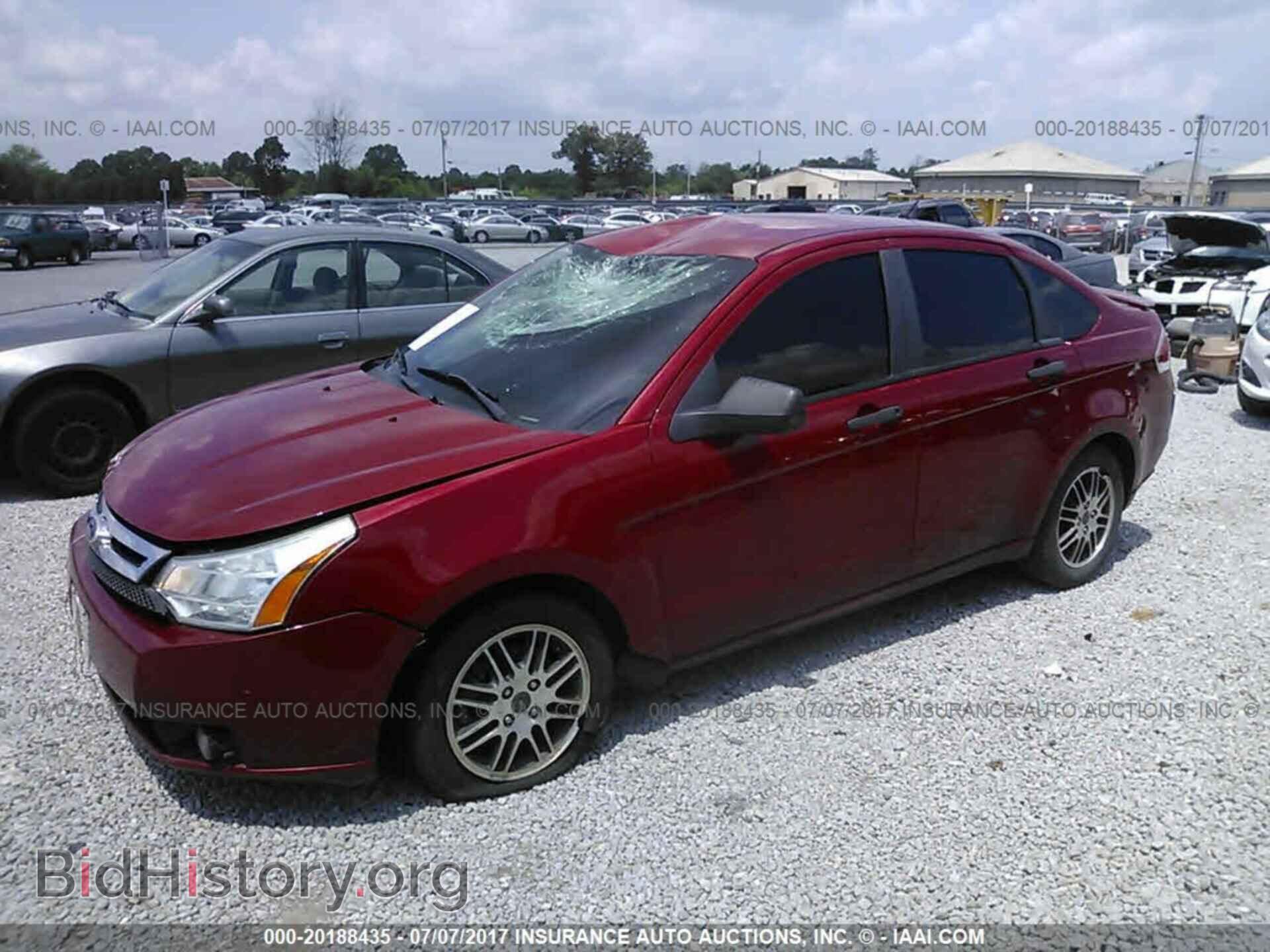 2011 Ford Focus - VIN: 1FAHP3FN8BW162712 - Фото 2