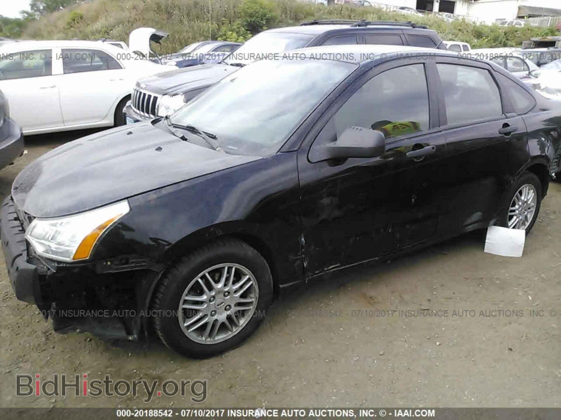 2011 Ford Focus - VIN: 1FAHP3FN3BW180549 - Фото 2