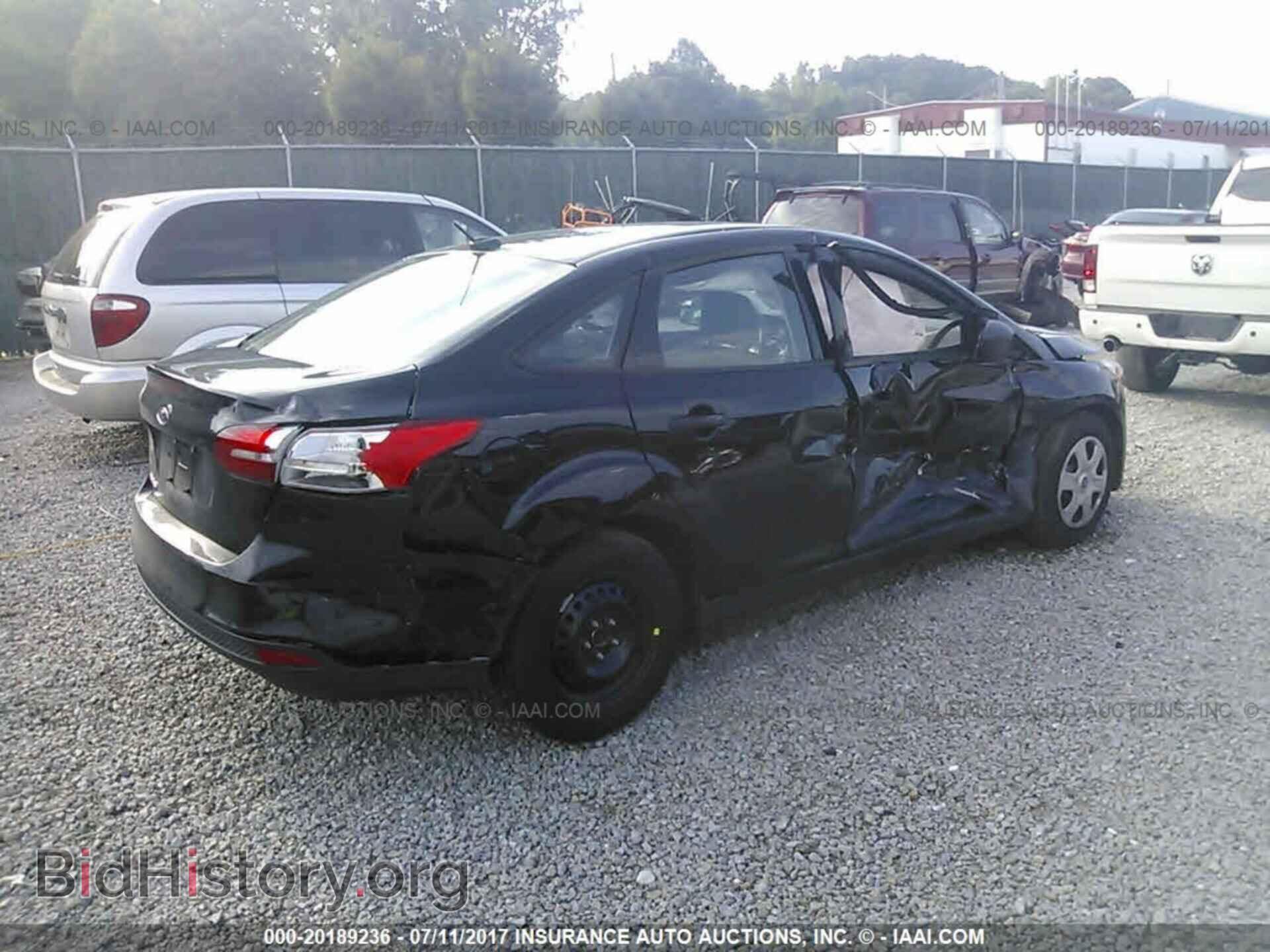 2017 Ford Focus - VIN: 1FADP3E21HL253305 - Photo 4