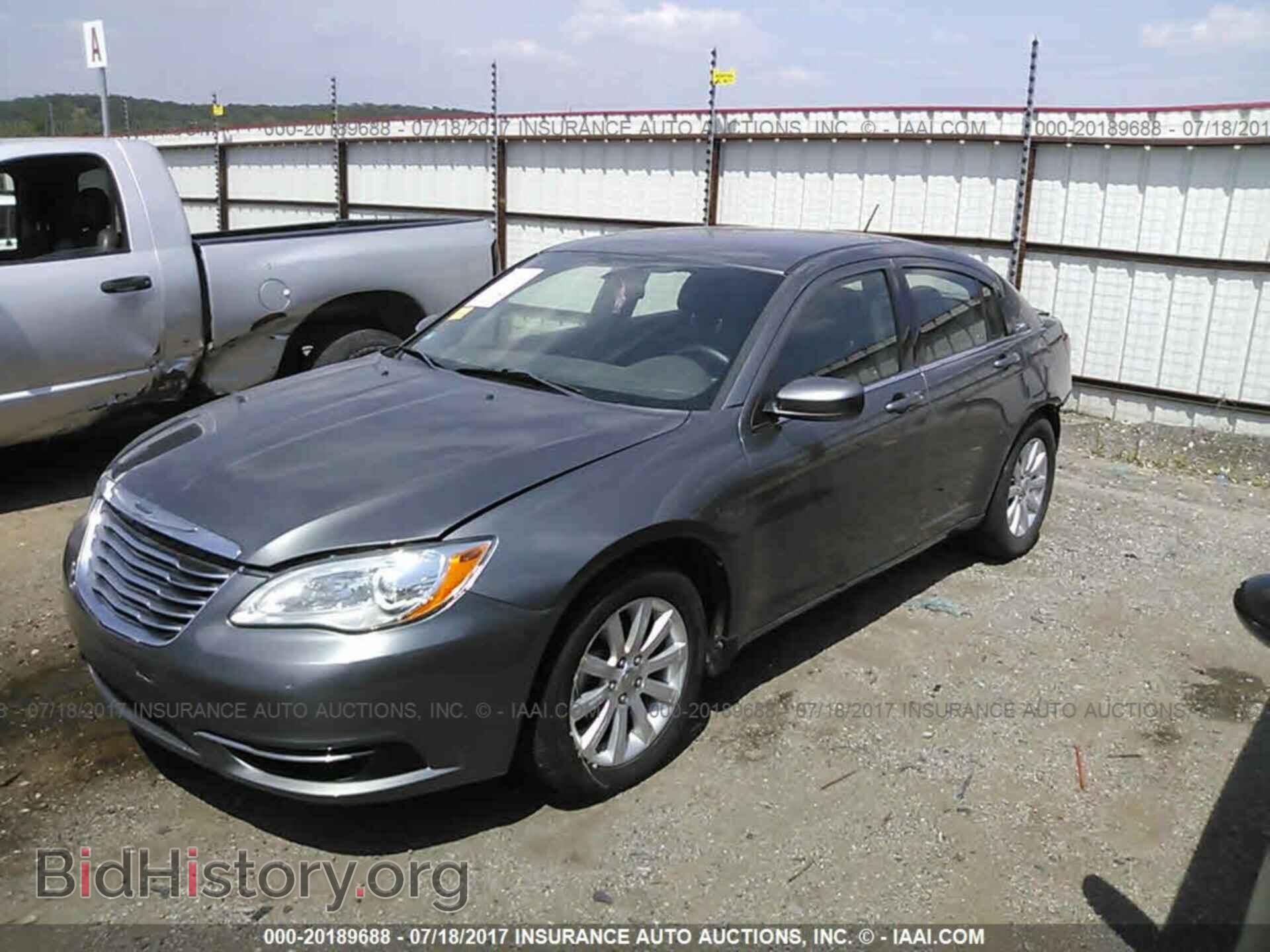 2013 Chrysler 200 - VIN: 1C3CCBBB2DN684920 - Фото 2
