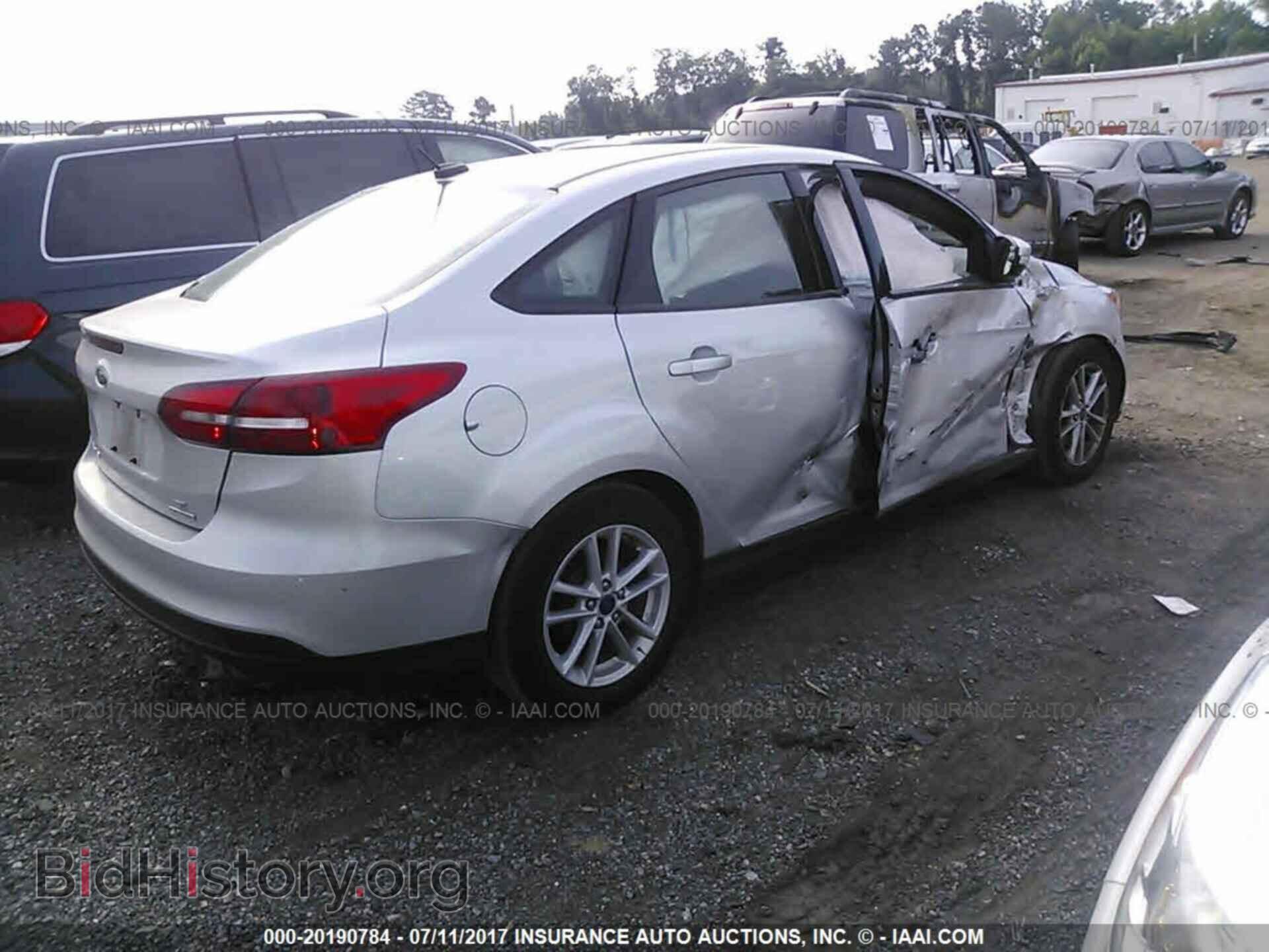 2016 Ford Focus - VIN: 1FADP3F21GL368354 - Photo 4