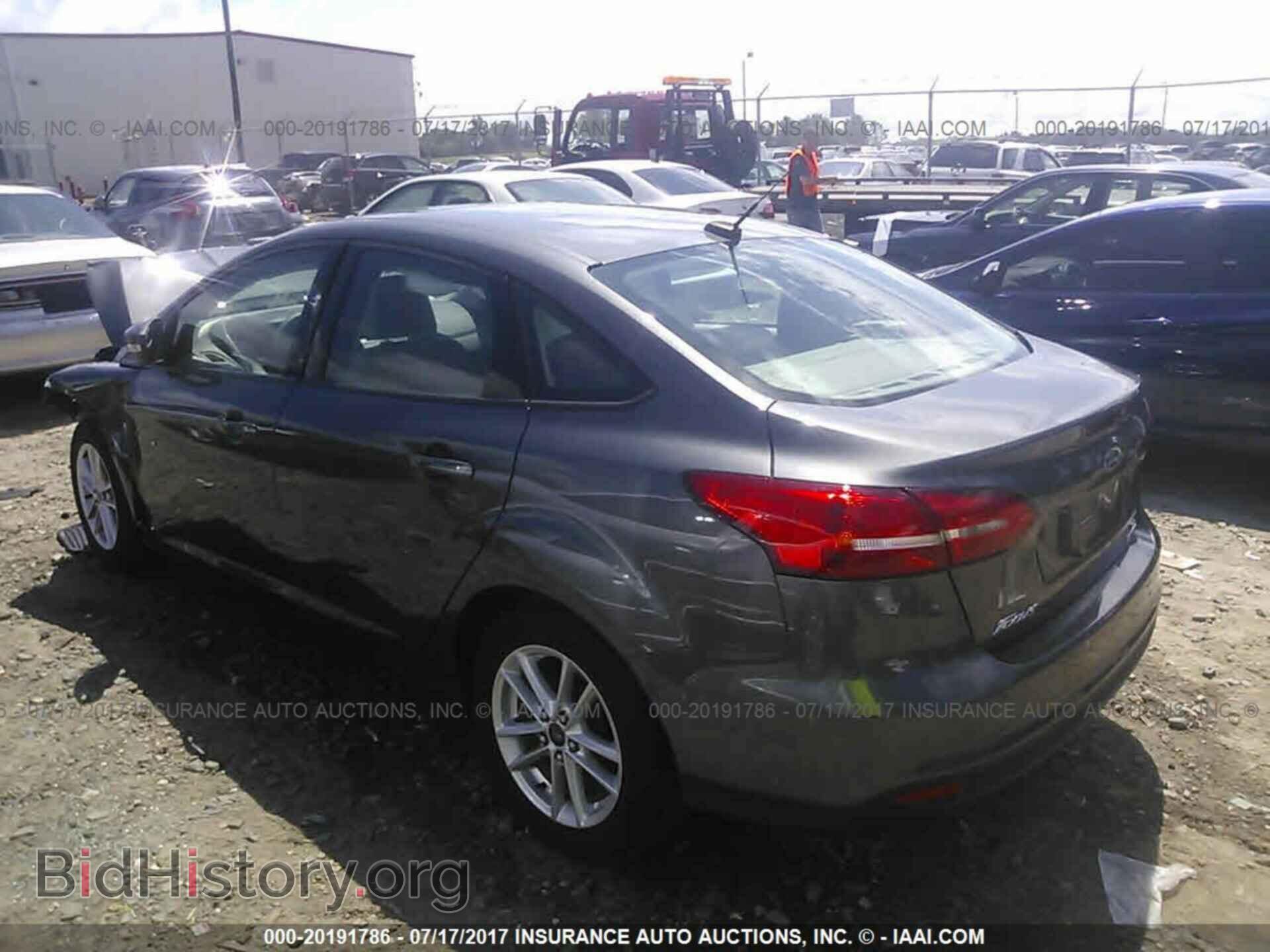 2015 Ford Focus - VIN: 1FADP3F26FL262660 - Фото 3