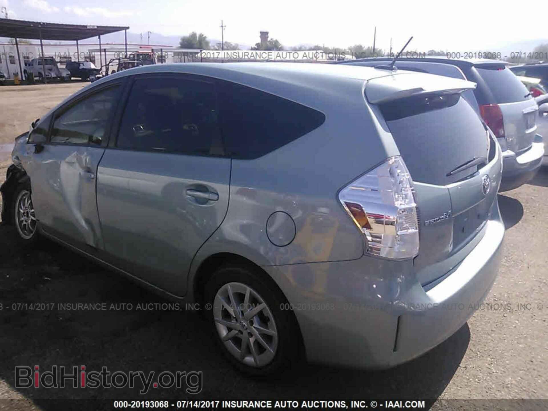 2014 Toyota Prius v - VIN: JTDZN3EU4EJ014992 - Фото 3