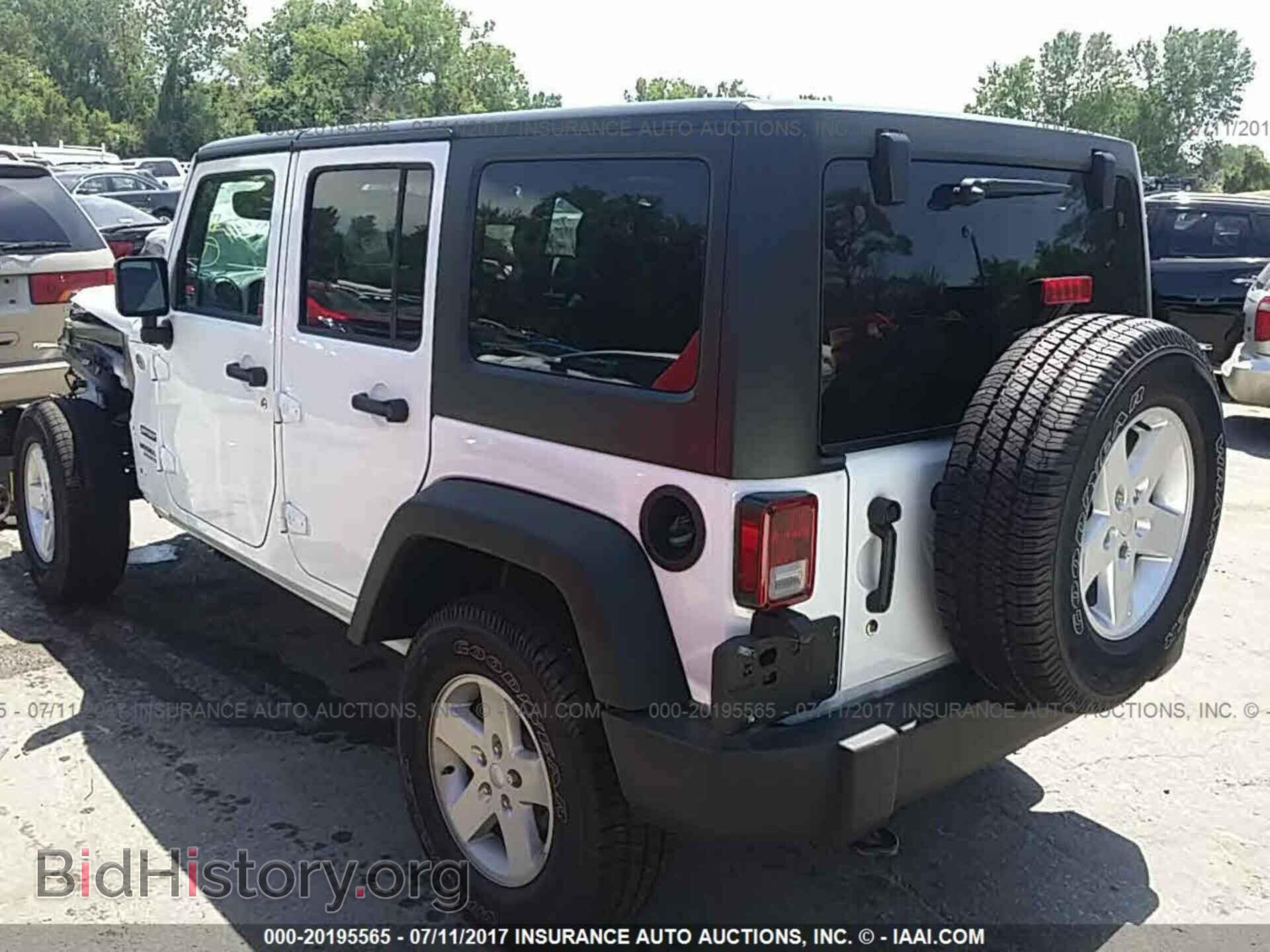 2017 Jeep Wrangler - VIN: 1C4BJWDG3HL663721 - Фото 3