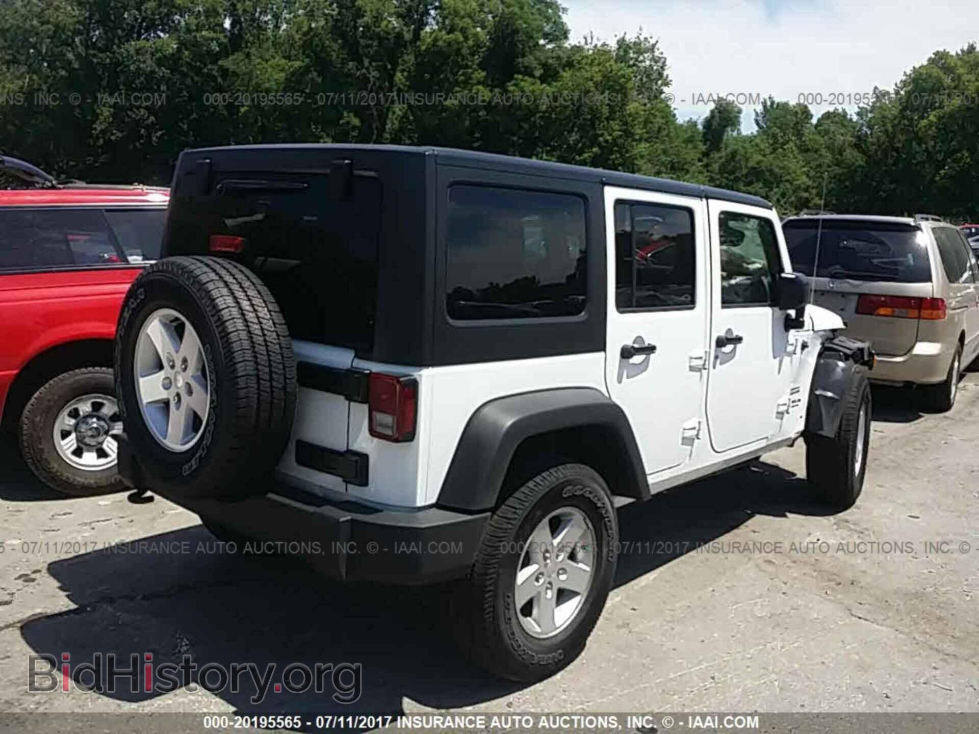 2017 Jeep Wrangler - VIN: 1C4BJWDG3HL663721 - Фото 4