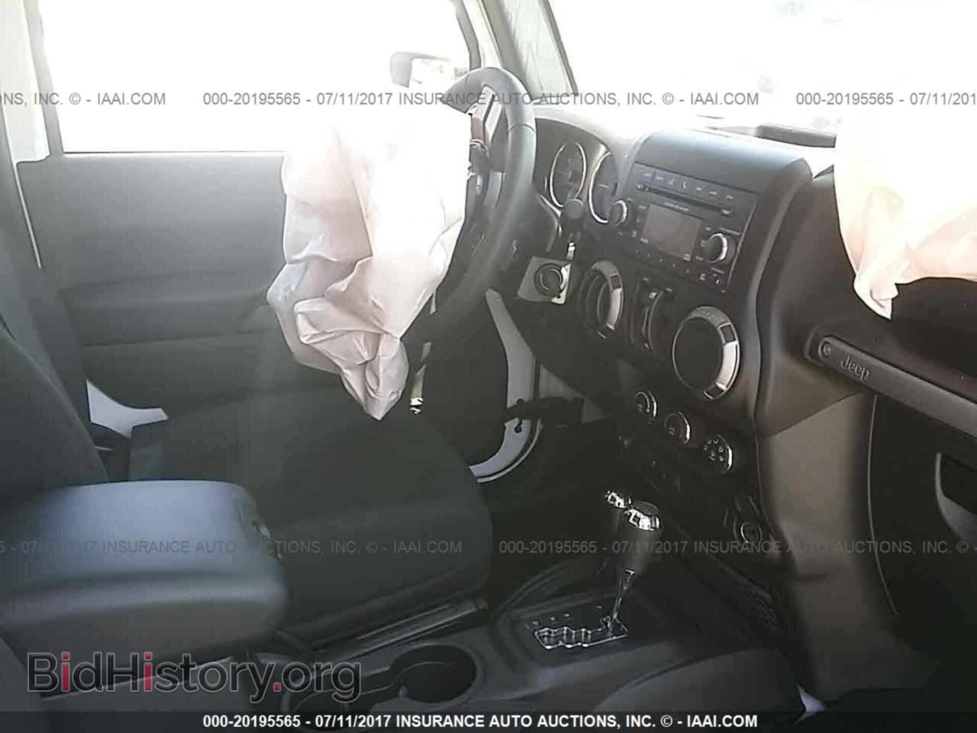 2017 Jeep Wrangler - VIN: 1C4BJWDG3HL663721 - Фото 5